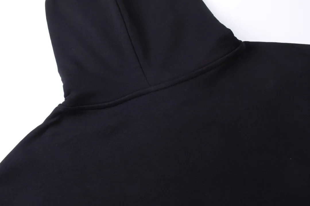🅿️300 Detailed picture [Top version. Official website quality] BALENCI*GA/Paris co-branded Adidas embroidered front LOGO long-sleeved hooded sweatshirt. The fabric is made of Paris ZP custom-woven and dyed cotton sweatshirt. The weight is 450 grams, the cloth surface is clean. The cloth pattern is clear, soft and comfortable. The color fastness is good. It is not easy to change color. The threads are dyed with no color difference. The LOGO pattern letters are embroidered using imported embroidery machines, and the letters are three-dimensional and full. It is produced in Jubie market based on pictures, and comparisons are welcome. Restored brick cabinets. The version adopts OS loose shoulder design. Same style for men and women. Code: BL238017 Color: dark green, black Size: XS S M L