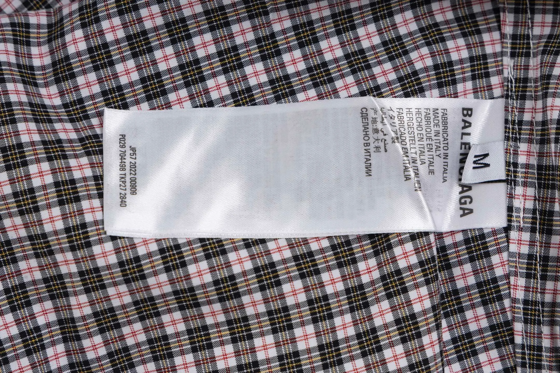🅿️560 [Exclusive supply] BLCG spliced plaid hooded jacket. The fabric is made of custom-dyed high-density plaid fabric. The minimum order quantity is 1000 meters. The minimum order quantity is 8 strips of threaded spliced knitted fabric. The buttons are first-class shell buttons. Mold-opening and engraving. The cost of shell buckles is only 2.5 (different from ordinary buttons in the market). The zippers are made of real antique silver zippers. Mold-opening customization. The embroidery is imported Tajima embroidery. Precise operation. Matching and positioning small grids is the most troublesome. Normal workers are not willing to do it. In addition, the splicing cost is extremely expensive. Size:S/M/L