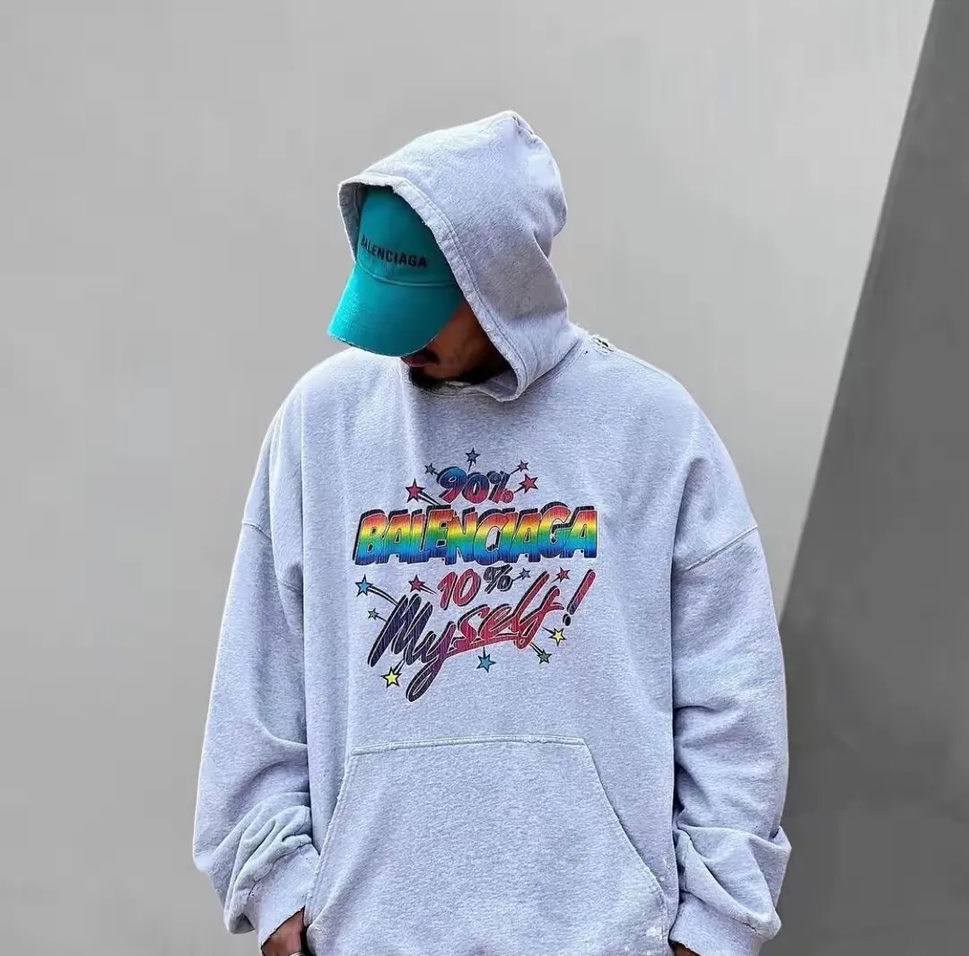 ♻️💯Reference model picture for the upper body❤️Spring and autumn top tested version BALENCIAGA Balenciaga 90% 10% color burst pattern printed hooded sweatshirt for male and female couples stars. The front printing has a rubber bursting effect. It uses imported transparent pulp to scrape the bottom to make the printing cracks feel even. You don’t have to worry about it falling off, as long as it’s not violently machine washed (it’s no problem at all to wash and dry it). The hem is artificially embellished with hand-painted prints, creating a French messy graffiti style! All holes on the body are manually worn and positioned. The holes are even and won't affect the overall structure of the clothes, and they won't get bigger with washing! The fabric is made of 480g cotton terry fabric, brand new, washed, and labeled. zp consistent synchronization. Size: XS-L Color: Silver P:440