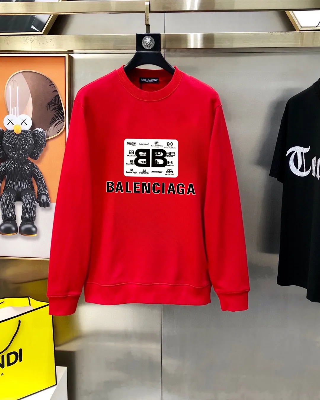🅿️220 brand [BALENCIAGA] (good news for fat people) 2025ss autumn latest long-sleeved round-neck sweatshirt, available simultaneously on the official website. Refreshing and breathable. Made of top Tencel Roman. Comfortable and soft. 3D stereoscopic clarity. Super fashion sense. Great gift for your own use. Size: M-5XL (can be worn up to 220 pounds)
