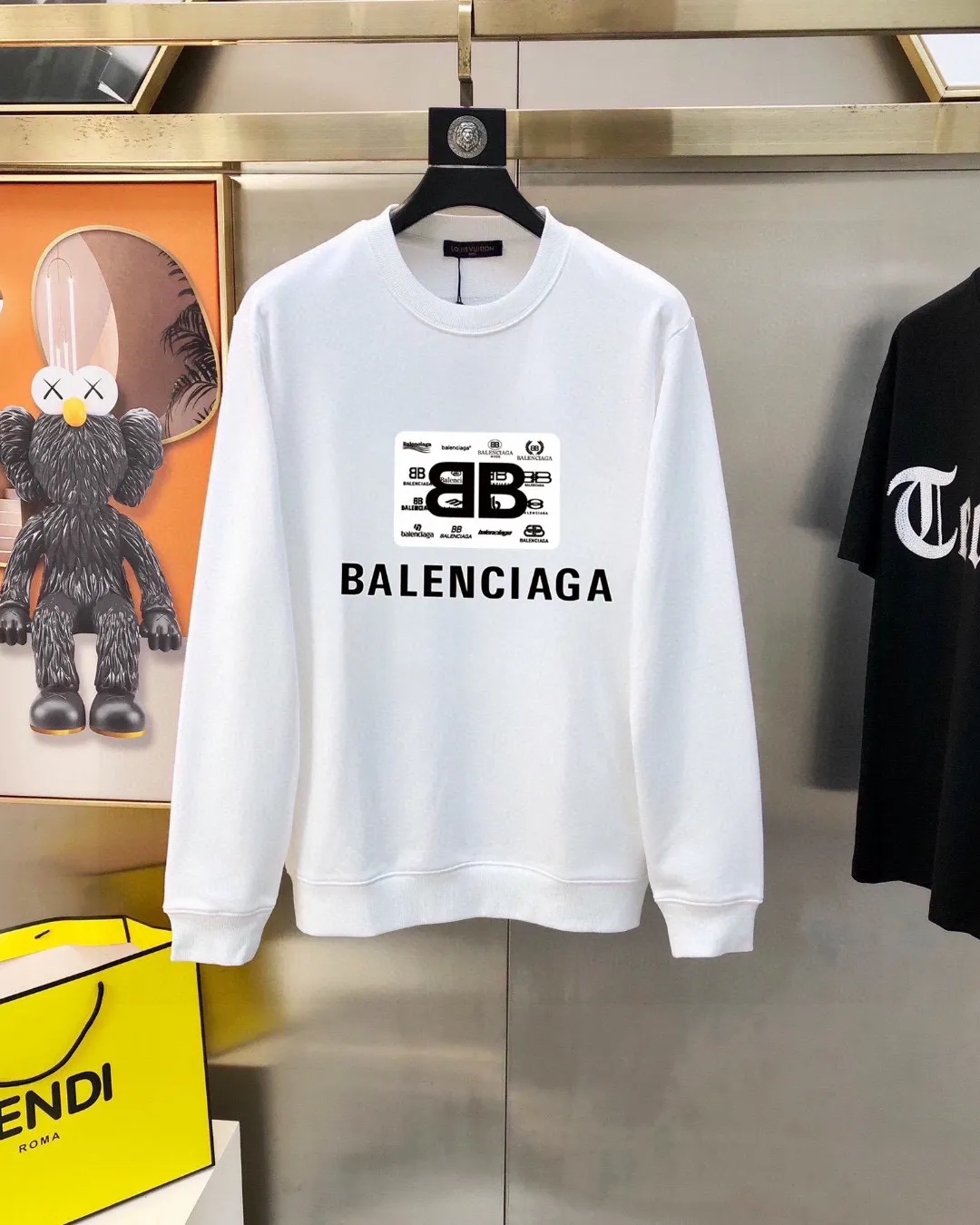 🅿️220 brand [BALENCIAGA] (good news for fat people) 2025ss autumn latest long-sleeved round-neck sweatshirt, available simultaneously on the official website. Refreshing and breathable. Made of top Tencel Roman. Comfortable and soft. 3D stereoscopic clarity. Super fashion sense. Great gift for your own use. Size: M-5XL (can be worn up to 220 pounds)