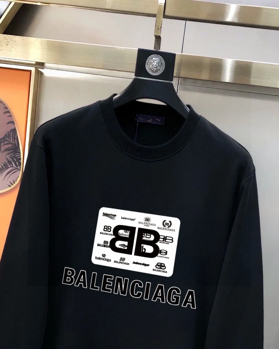 🅿️220 brand [BALENCIAGA] (good news for fat people) 2025ss autumn latest long-sleeved round-neck sweatshirt, available simultaneously on the official website. Refreshing and breathable. Made of top Tencel Roman. Comfortable and soft. 3D stereoscopic clarity. Super fashion sense. Great gift for your own use. Size: M-5XL (can be worn up to 220 pounds)