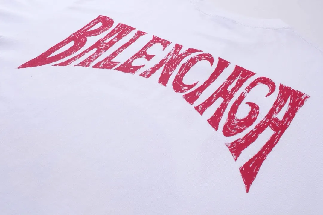 🅿️210 Real photos [Top version. Official website quality] BALENCI*GA/Paris. Long-sleeved T-shirt with Hawaiian sunset coconut palm tower LOGO pattern, brick cabinet synchronization. The fabric is made of Paris ZP custom-woven and dyed cotton sweatshirt. The weight is 260 grams, the cloth surface is clean. The cloth pattern is clear, soft and comfortable. The threads are dyed with no color difference. The classic pattern printing uses imported machine direct printing. The effect is three-dimensional and restores the brick cabinet. Different market currencies, welcome to compare. The version adopts OS loose shoulder design. Same style for men and women. Code: BL235032 Color: black, white Size: XS S M L