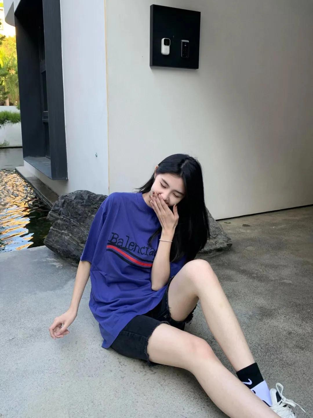♻️💯Refer to the model picture for the upper body❤️The top tested version BALENCIAGA 23SS Balenciaga 23SS male and female couple star's same style pure cotton loose Cola Malone graffiti ripped short-sleeved T-shirt. Customized 1:1 colorless dyeing fabric. Matched thread. Double enzyme garment wash to ensure durability and washability and not easy to deform. Imported machine water-based ink printing, delicate printing, like graffiti. Purely hand-washed, polished and aged! Comparable to yb, the quality is very different from the market version. If you know the goods, please compare. The fabric is made of 280g double-ply double-yarn plain cotton loose fabric. It feels smooth, loose, breathable and full of drape.  Color: Yellow Blue Size: XS-L P:270