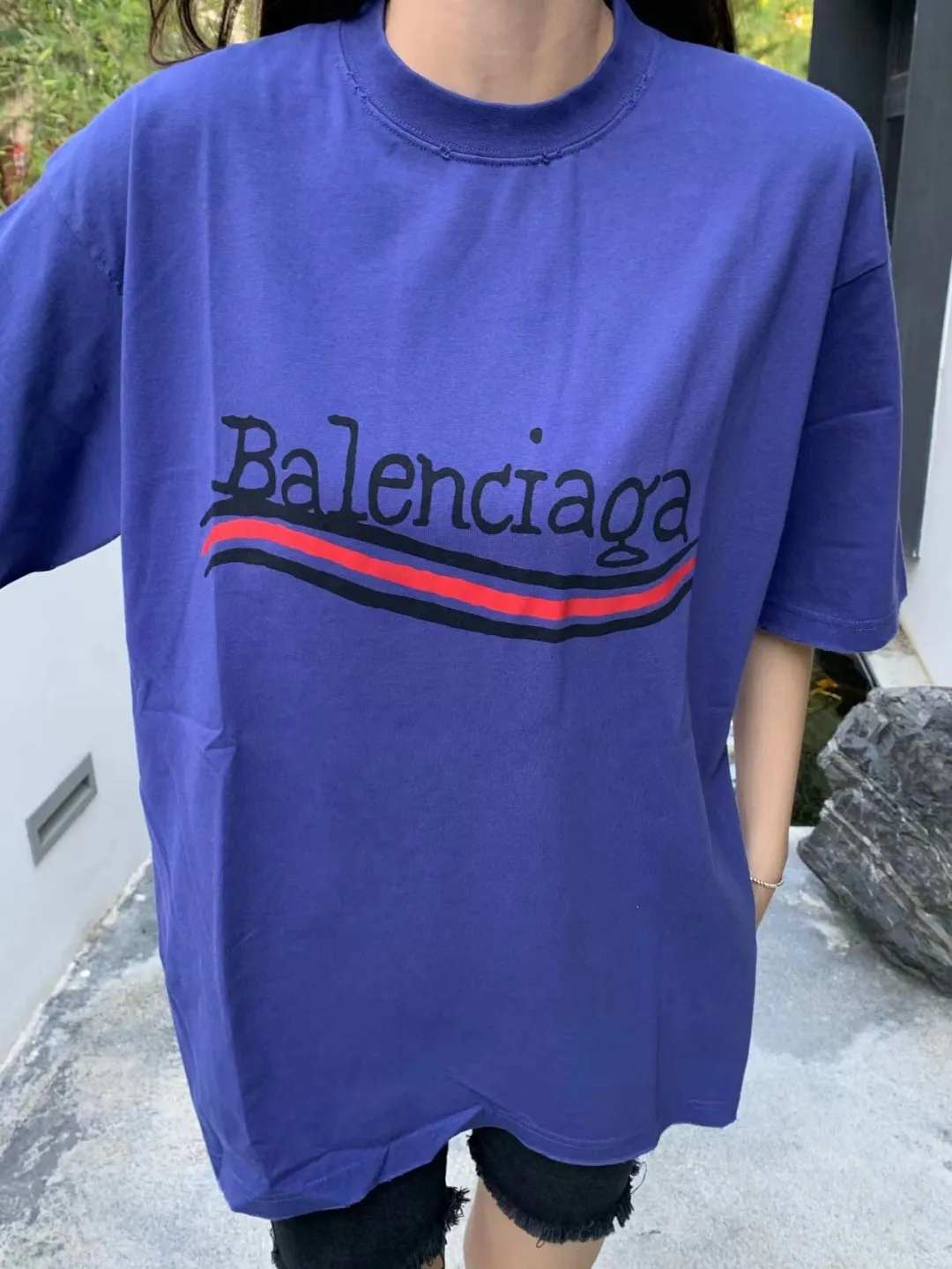 ♻️💯Refer to the model picture for the upper body❤️The top tested version BALENCIAGA 23SS Balenciaga 23SS male and female couple star's same style pure cotton loose Cola Malone graffiti ripped short-sleeved T-shirt. Customized 1:1 colorless dyeing fabric. Matched thread. Double enzyme garment wash to ensure durability and washability and not easy to deform. Imported machine water-based ink printing, delicate printing, like graffiti. Purely hand-washed, polished and aged! Comparable to yb, the quality is very different from the market version. If you know the goods, please compare. The fabric is made of 280g double-ply double-yarn plain cotton loose fabric. It feels smooth, loose, breathable and full of drape.  Color: Yellow Blue Size: XS-L P:270