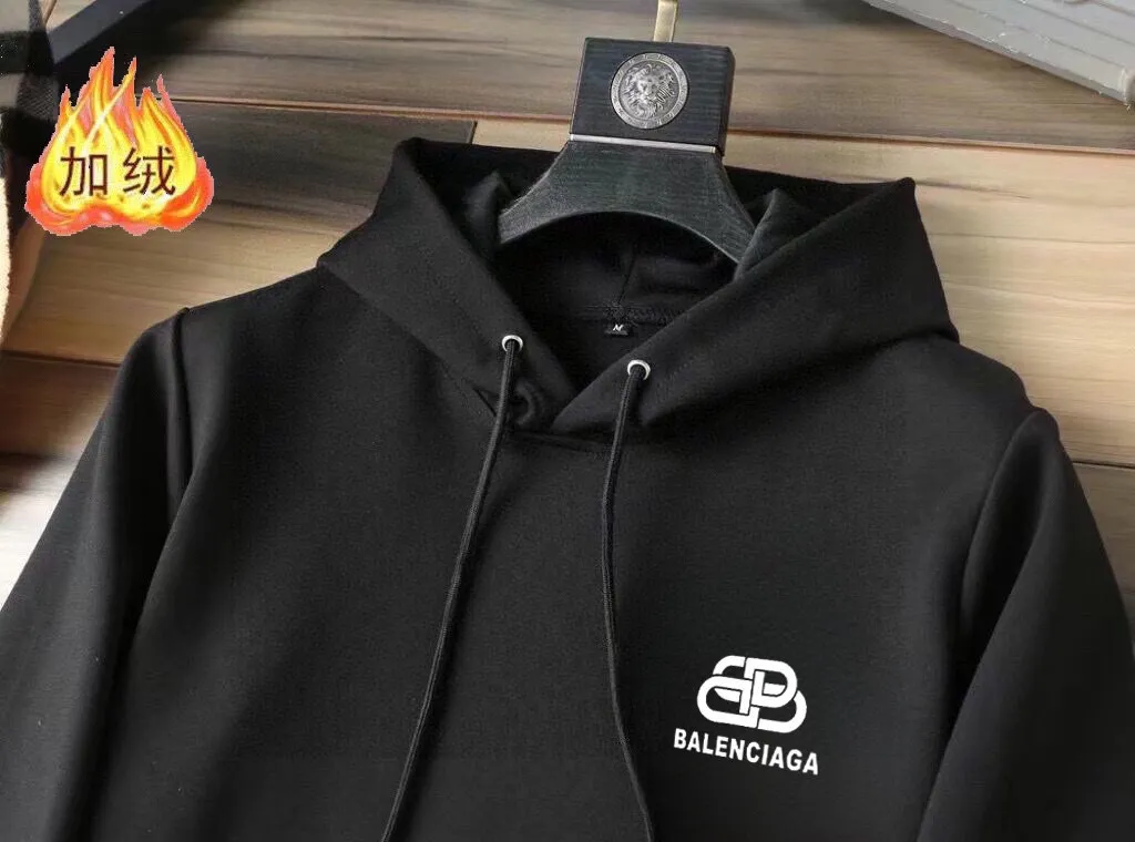 🅿️420 brand [BALENCIAGA] (velvet and thickened) 2025 spring new product, celebrities’ favorite fashion-flavored casual suit, clean and neat tailoring, full of urban style. Made of high-quality custom-made fabrics, the lining has excellent thermal insulation effect, feels soft and dry, and the upper body effect is crisp and stylish. The three-dimensional cutting process and the pattern are all of high standards, and the silhouette version has the right benefits! It is not tight at all, and you feel good when you put it on. So many top-quality raw materials create high-end products with unparalleled value. It is the first choice for high-end fashion people. (Size: M-4XL can wear up to 200 pounds)