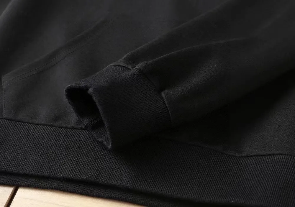 🅿️420 brand [BALENCIAGA] (velvet and thickened) 2025 spring new product, celebrities’ favorite fashion-flavored casual suit, clean and neat tailoring, full of urban style. Made of high-quality custom-made fabrics, the lining has excellent thermal insulation effect, feels soft and dry, and the upper body effect is crisp and stylish. The three-dimensional cutting process and the pattern are all of high standards, and the silhouette version has the right benefits! It is not tight at all, and you feel good when you put it on. So many top-quality raw materials create high-end products with unparalleled value. It is the first choice for high-end fashion people. (Size: M-4XL can wear up to 200 pounds)