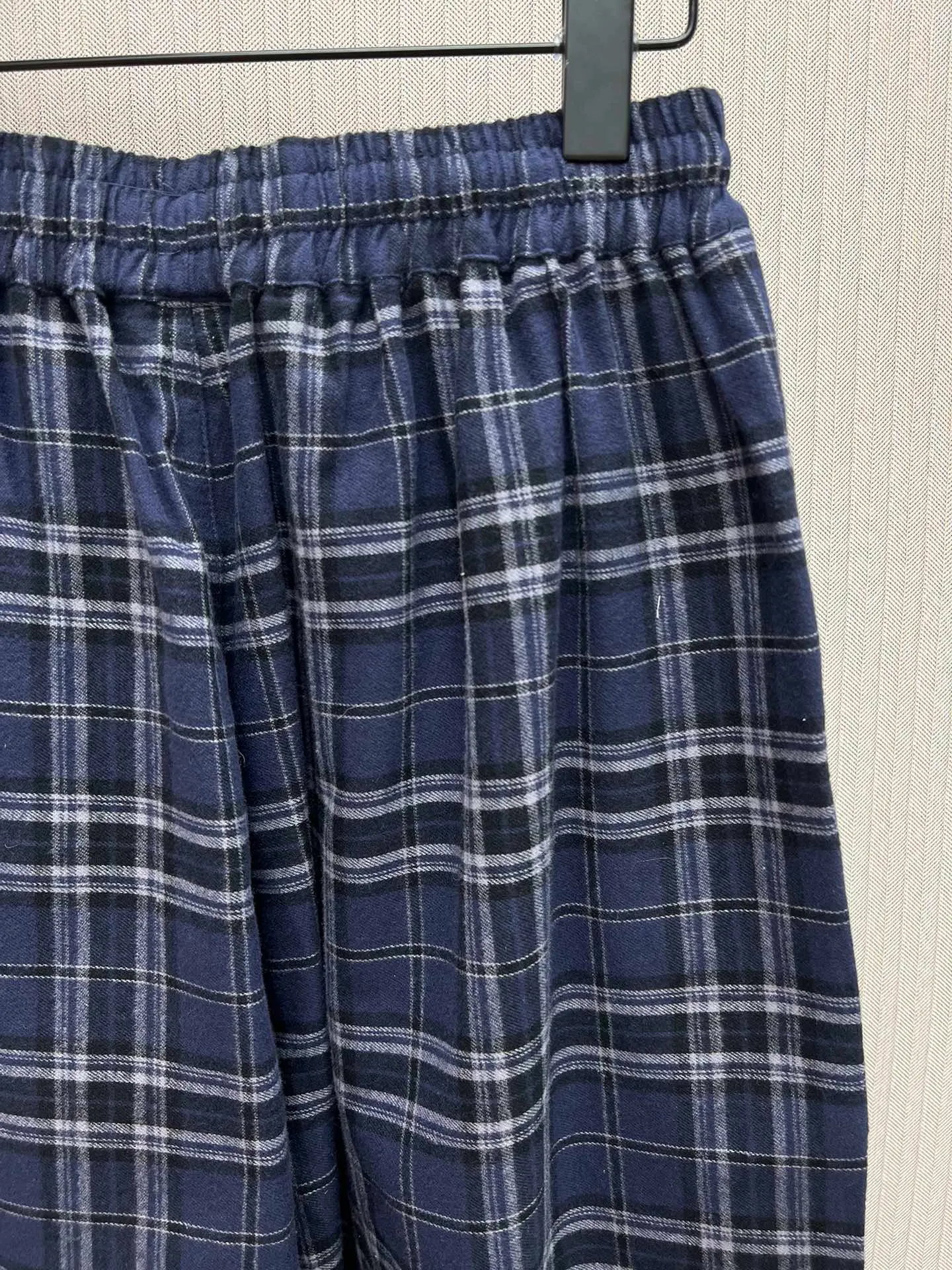 🅿️500 Paris 25ss new BAGGY trousers Navy blue and gray plaid flannel Baggy trousers High version Size: S.M.L.