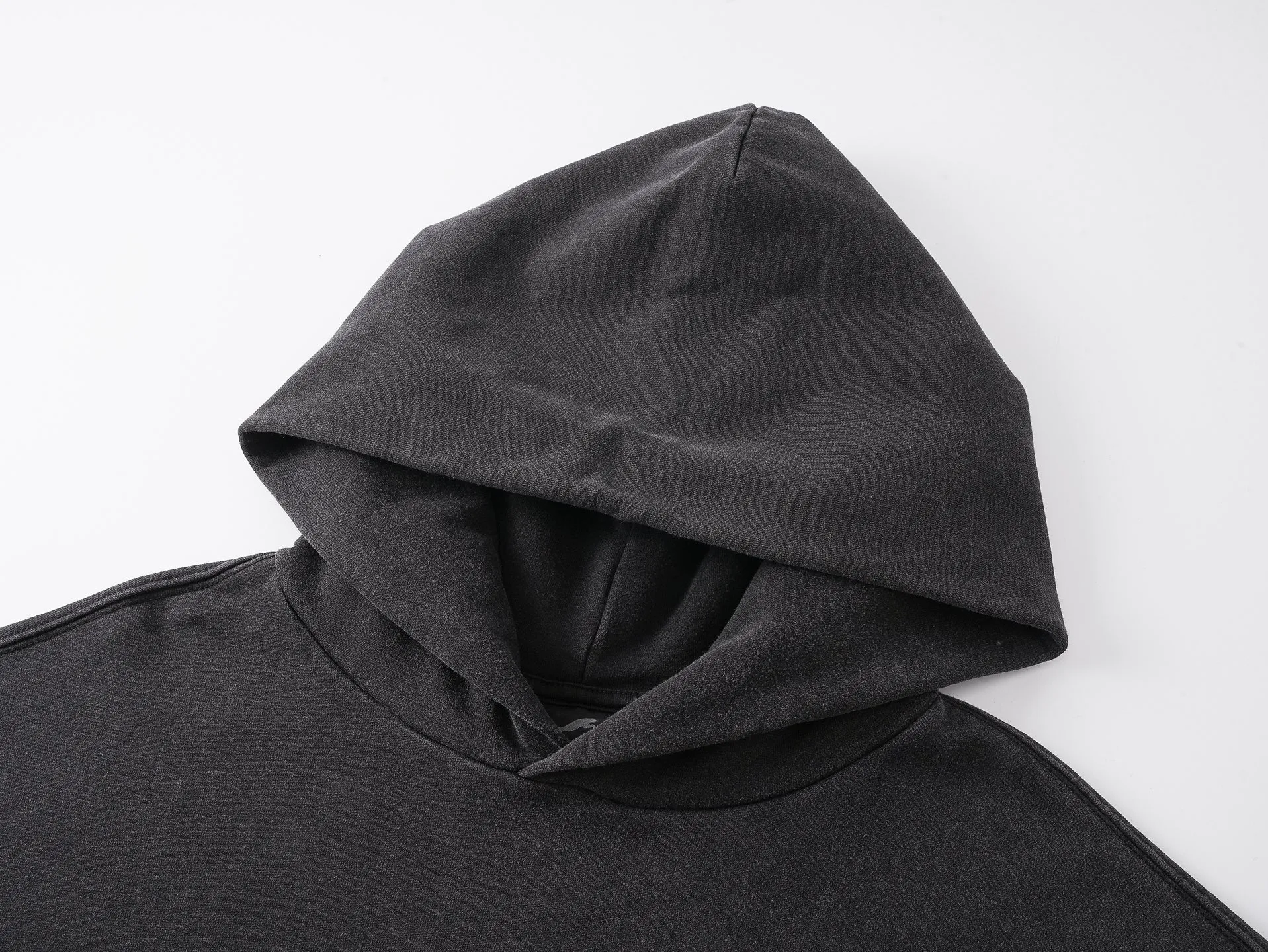 🅿️330 real photos [Top version. Official website quality] BALENCI*GA/26 new model. Paris co-branded puma series front printed washed hooded sweatshirt. SS26 latest model. Research and development at the first time, different market currencies. Comparisons welcome. The fabric is made of Paris ZP custom-woven and dyed cotton sweatshirt. Weighing 460 grams, the cloth surface is clean. The cloth pattern is clear, soft and comfortable. The threads are dyed with no color difference. The printing uses environmentally friendly imported rubber paddles, with clear letters and no burrs. Strong three-dimensional effect. Garment washing water. Jubie market currency. Welcome to compare. The version adopts OS loose shoulder design. Same style for men and women. Code: BL259920 Color: washed black, Size: XS S M L