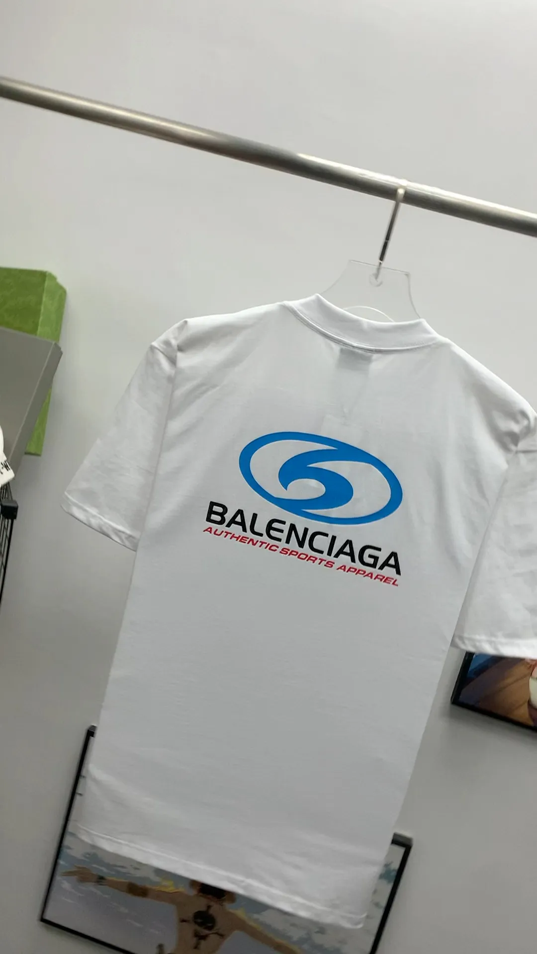 Real shot video on the back - Top tested version 𝐁A𝐋EN𝐂IA𝐆A/Balenciaga Wave T-shirt Fabric: Double yarn 32 counts 240g - Counter synchronization #The highest version on the market The original development of custom-woven fabrics is washed and treated with a full sense of thickness The texture is different from market products Highly restored #Original mold opening Use imported oval crack machine printing Each print is neatly aligned without burrs Hand-printed front and rear platens Precision mesh production stencil Imported environmentally friendly slurry scraping The letters are clearly restored The letter spacing The size is consistent with the original version Highly restored 24ss The best-selling model on the market Same style for men and women Size: xs s m l Color: black white P: 290