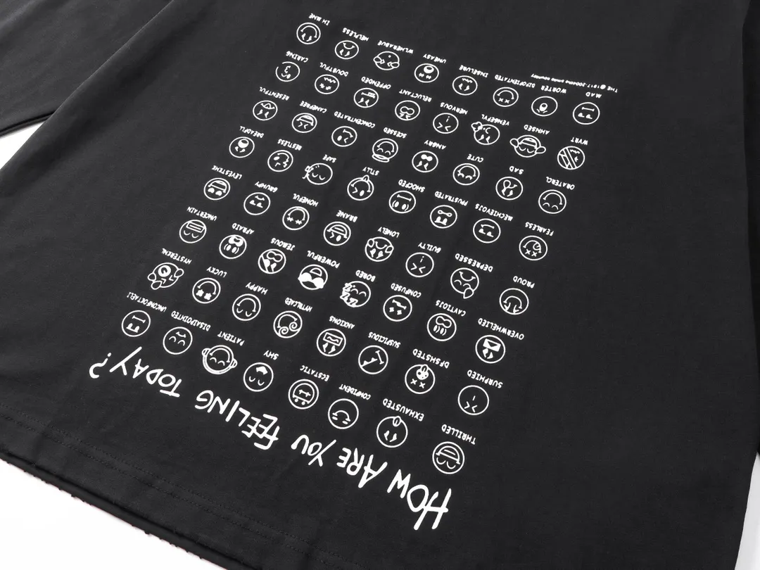 🅿️280 BALENCI*GA Paris Smiling Face Collection Printed Washed Old and Worn Long Sleeves. The fabric is made of Paris ZP custom-woven and dyed double yarn pure cotton fabric 280g. The thread is custom-woven and dyed with no color difference before and after. The printing is made of environmentally friendly imported materials. The ready-made garments are washed in multiple positions to be worn and worn. Two high-temperature styling washes. os dropped shoulders and loose version. Same style for men and women -Color: Black -SIZE: XS S M L Style number 8627#
