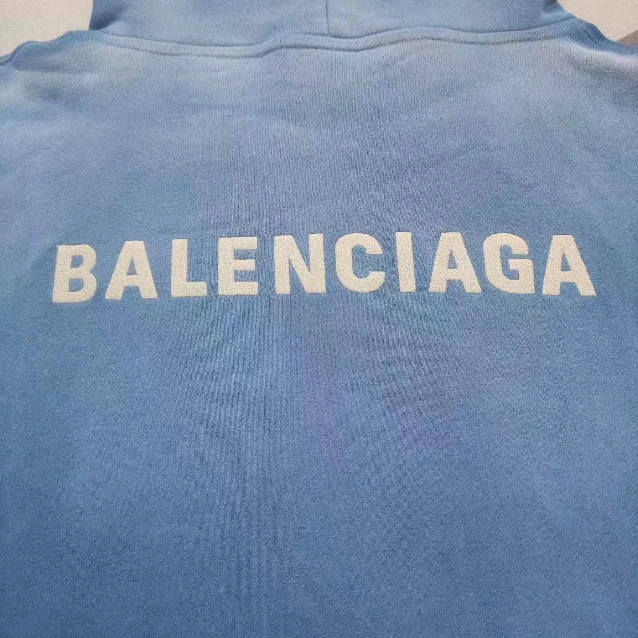 Top tested version - BALENCIAGA - Paris' new gradient color series, hooded sweatshirt with embroidered letter logo on the front and back, exclusive logo letter pattern on the front and back, heavy craftsmanship, simple but not simple, original development of custom-woven fabrics, using a specific weight of 480g, process washing treatment, spray horse process, not easy to deform, soft texture, full of thickness, highly restored, imported Tajima machine heavy industry high-density embroidery on the chest, fine embroidery, three-dimensional effect, clear lines, no rough edges and miscellaneous threads Ultra-high craftsmanship embroidery, very high fullness, obvious concave and convex texture, OS dropped shoulders, loose version, same style for men and women, color: lavender, gradient blue, size: XS--L P:480