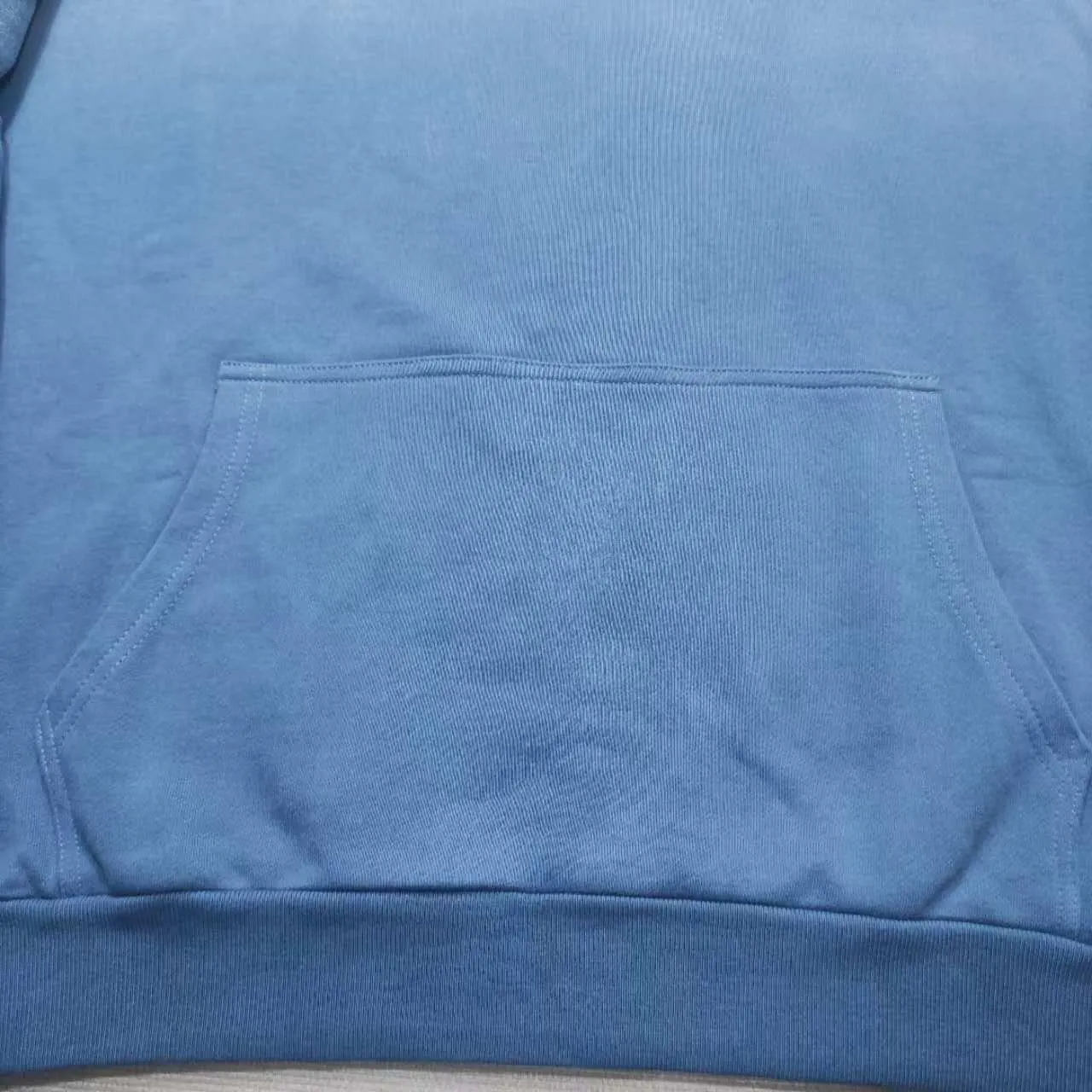 Top tested version - BALENCIAGA - Paris' new gradient color series, hooded sweatshirt with embroidered letter logo on the front and back, exclusive logo letter pattern on the front and back, heavy craftsmanship, simple but not simple, original development of custom-woven fabrics, using a specific weight of 480g, process washing treatment, spray horse process, not easy to deform, soft texture, full of thickness, highly restored, imported Tajima machine heavy industry high-density embroidery on the chest, fine embroidery, three-dimensional effect, clear lines, no rough edges and miscellaneous threads Ultra-high craftsmanship embroidery, very high fullness, obvious concave and convex texture, OS dropped shoulders, loose version, same style for men and women, color: lavender, gradient blue, size: XS--L P:480