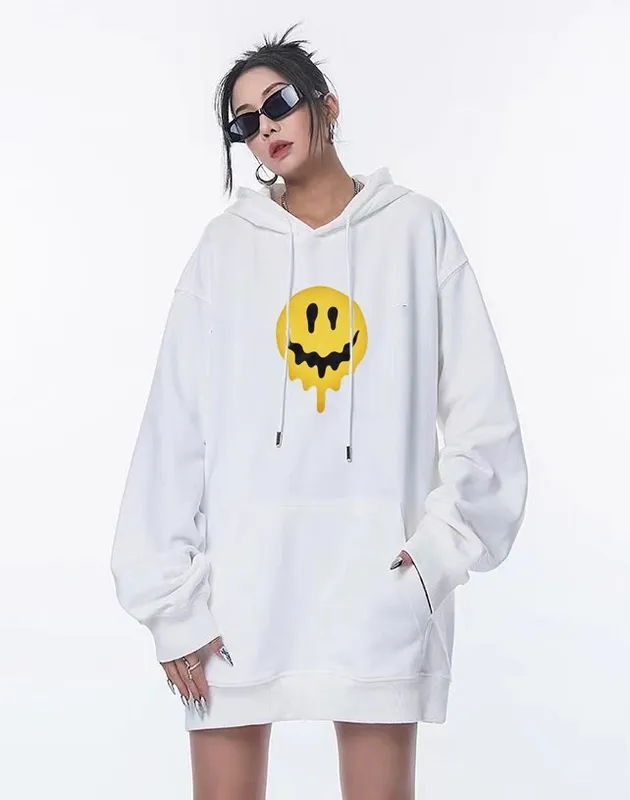 ♻️💯Upper body reference model picture❤️The top tested version BALENCIAGA yellow dissolving smiley back skull scissor hand logo Balenciaga male and female couple loose cotton autumn and winter hoodie hooded sweatshirt 100% original development of special printing technology, embroidery design, fabric, version. The fabric is made of 480g combed cotton fabric, which is full of drape, warm and comfortable! Melting smiley face printing on the front panel: It mainly uses extremely green and environmentally friendly printing silica gel. Silica gel is a highly active adsorption material and is an amorphous substance. Insoluble in water and any solvent, non-toxic and odorless. Special transparent glue is printed on the surface, which has the original viscosity effect. The high transparency does not affect the color glue effect. Back panel skull pattern embroidery: The embroidery thread is made of mercerized material, which is more flexible and glossy than ordinary embroidery thread. The front and rear craftsmanship is restored 1V1, and the version has a classic dropped shoulder oversize design. Color: Black White Size: XS-L P:470