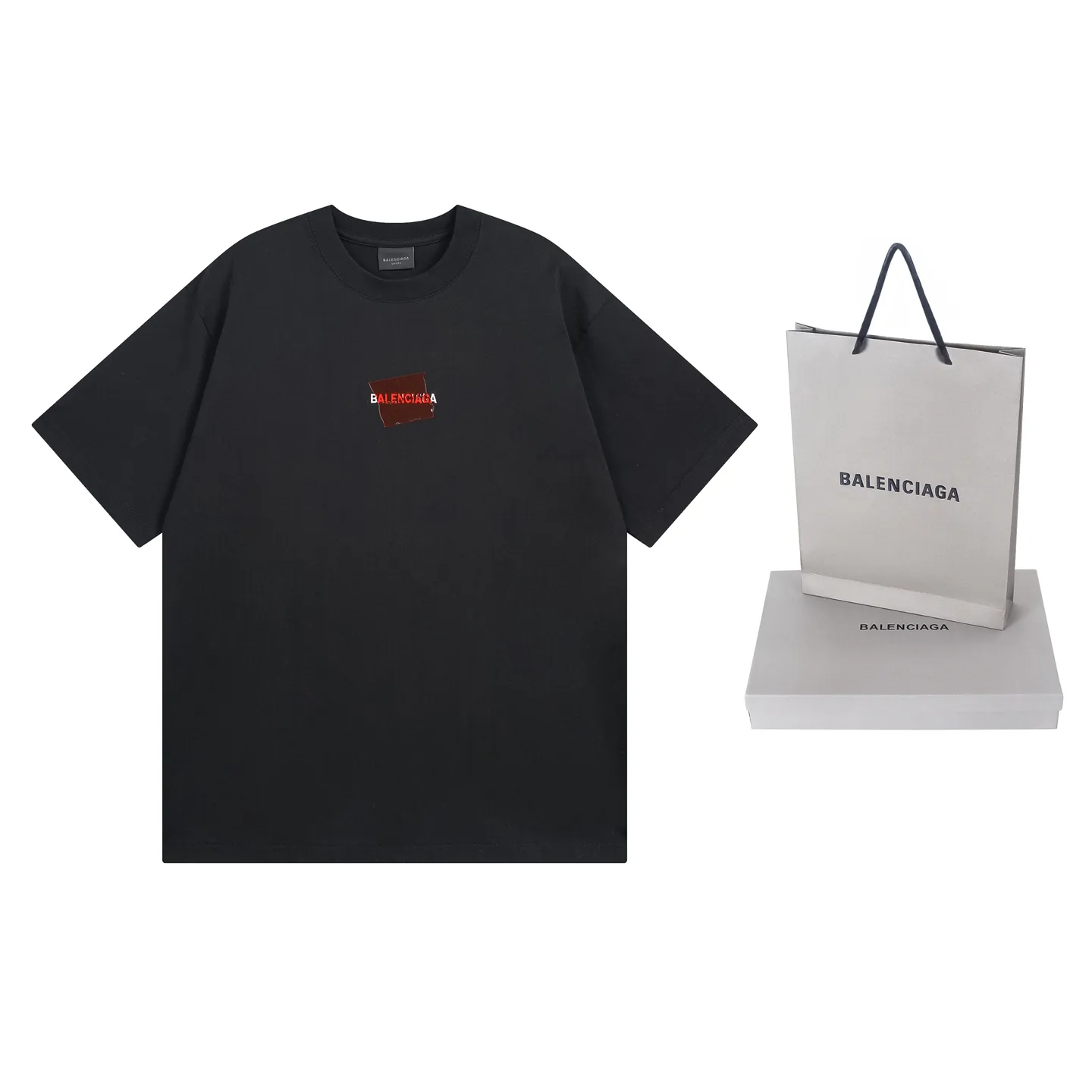 🅿️196 Actual pictures [Top version. Official website quality] BALENCI*GA/Paris #2025 new style front and rear letter LOGO embroidered tape taped short-sleeved T-shirt, full of design. Welcome to compare. The fabric is made of Paris ZP custom-woven and dyed cotton double yarn, weight 260 grams, clean cloth surface, clear cloth pattern, soft and comfortable. The threads are dyed with no color difference. The classic letter LOGO is embroidered with imported Tajima embroidery machine. The tape is stamped with imported transparent glue. The effect is three-dimensional. Restore the brick cabinet, adopt the OS loose shoulder version. Same style for men and women. Code: BL253662 Color: black, sky blue, white, floral gray Size: XS S M L