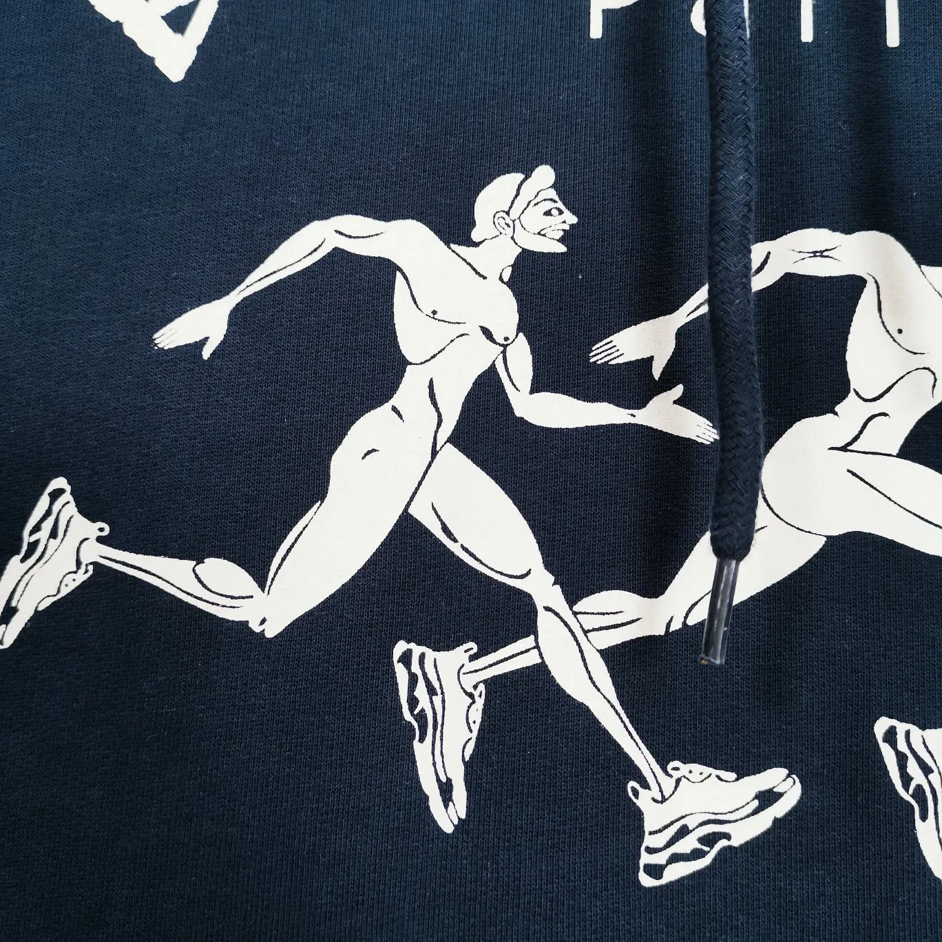 The top tested version of Balenciaga BALENCIAGA running men's running marathon pure cotton loose loose men's and women's couple's same style autumn and winter hoodie hooded sweatshirt. The printing uses imported glue, high covering screen technology, high printing accuracy and no tooth edges. Neat, refreshing, and clear texture. The fabric is made of 480g combed cotton fabric, which is full of drape! Color: Black White Dark Blue Size: XS-L P:450