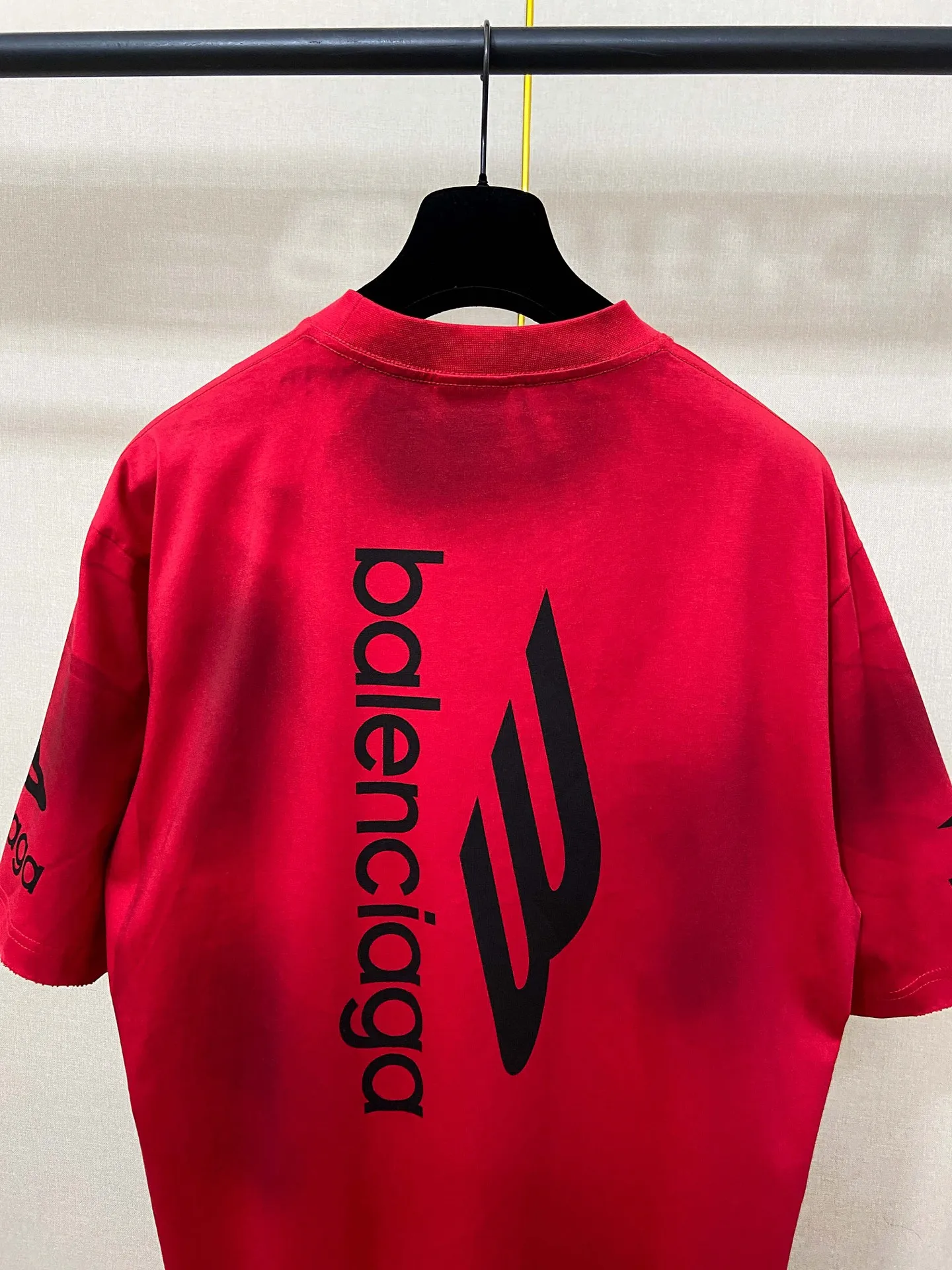 🅿️180 9187# Real shot top version [[BALENCIA*GA] official website quality Paris new ski series 3M artistic letter LOGO printed short-sleeved T-shirt OS version loose dropped shoulders Unisex style Fabric: 260g 100% cotton double yarn Technology: front and rear left and right sleeve printing Garment wash spray painting worn distressed shaping solid color Color: black white Red (red has different craftsmanship and different prices) Size: XS S M L
