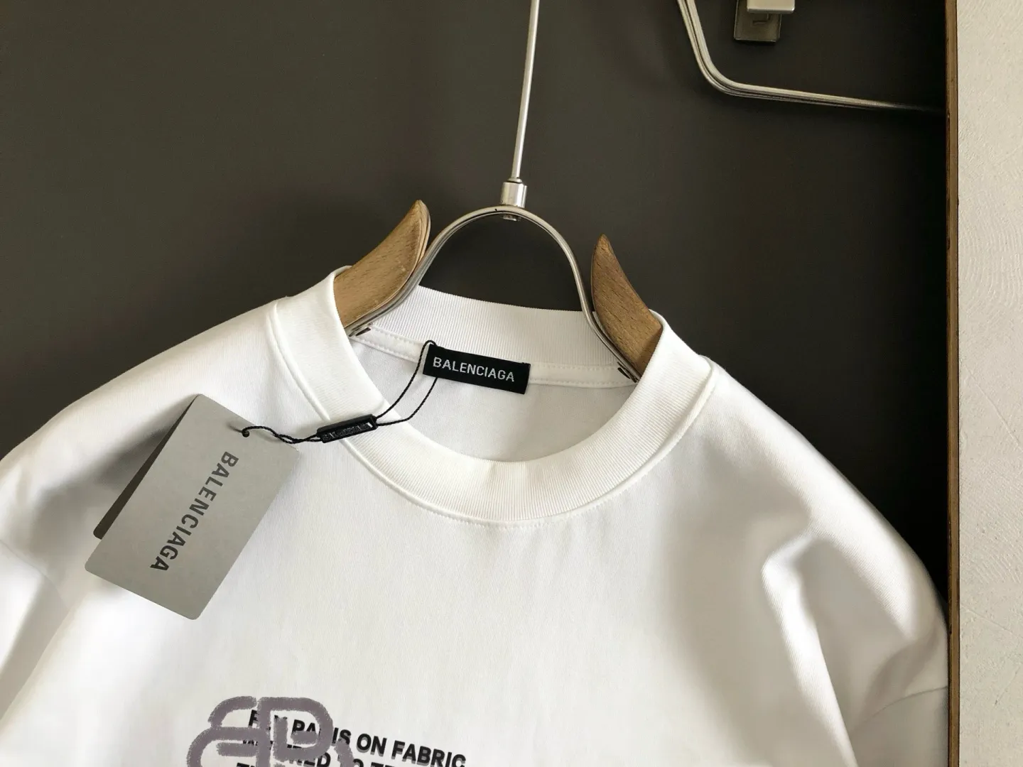 🅿️180 Balenciaga 2025SS spring and summer latest round neck fashionable short-sleeved T-shirt, official website synchronization, pure cotton fabric at the counter! Comfortable against the skin, durable and easy to wear, classic and simple logo design, meticulous original craftsmanship, a must-have item for handsome men, size M-XXXL
