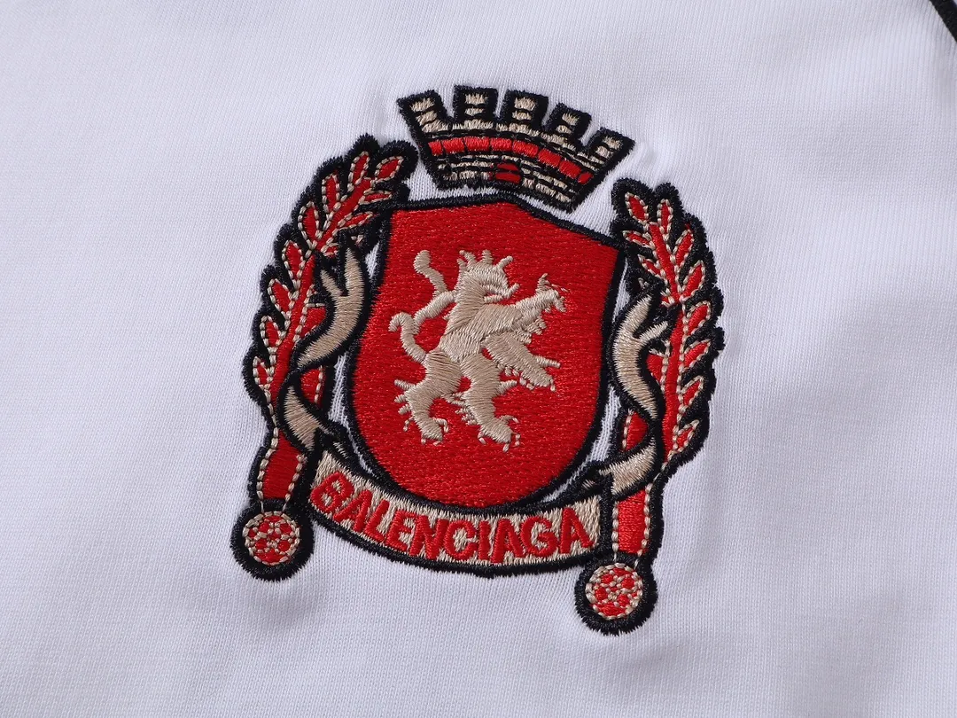 🅿️358 - BALENCI*GA Paris Manchester United co-branded football No. 10 embroidery printed long sleeves, the fabric is made of Paris custom-woven and dyed double-yarn pure cotton fabric. The weight is 280g. The thread is custom-woven and dyed without color difference. The front and rear panels use imported glue screen printing technology + the front and left sleeves use imported Tajima embroidery machine matt light heavy embroidery technology, two high-temperature shaping washes, os dropped shoulders, loose version, same style for men and women! ! -Color: black pink white red -SIZE: XS S M L style number 8606#