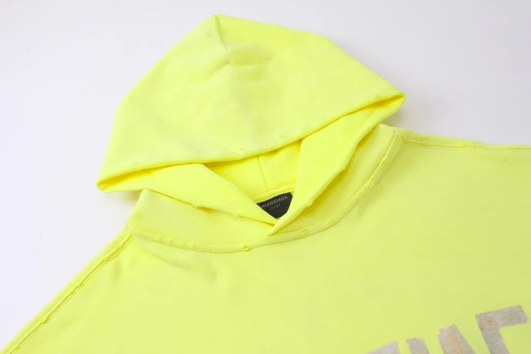 🅿️490 BALENCI*GA 24ss Paris hot-selling tape hooded sweatshirt. The front and back panels are printed with tape direct printing. Many hand-made. The ready-made garments are washed and worn. The cloth surface is clean. The cloth pattern is clear, super heavy work. Soft and comfortable. Exclusively pattern-woven and dyed 450g fabric. The threads are dyed in the same cylinder with zero color difference. Different from the market currency. The version adopts os loose shoulder version. Welcome to compare. Same style for men and women -Color: iron gray blue Paris blue washed black burgundy fluorescent yellow green khaki -SIZE: XS S M L style number 8912#