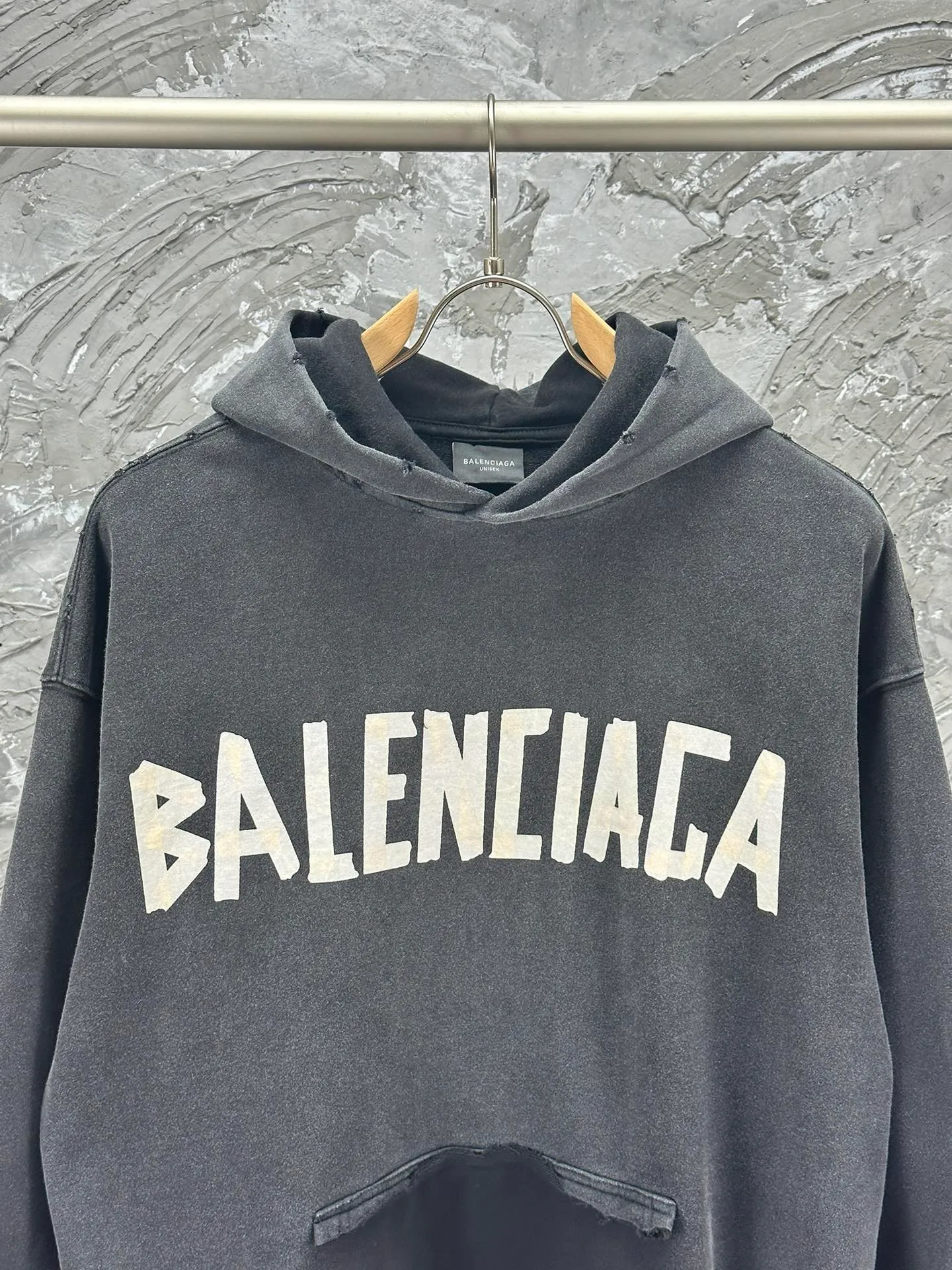 🅿️420 BALENCI*GA 24ss Paris hot-selling tape hooded sweatshirt. The front and back panels are printed with tape direct printing. Many hand-made grinding. The ready-made garments are washed and worn. The cloth surface is clean. The cloth pattern is clear, super heavy work. Soft and comfortable. Exclusively pattern-woven and dyed 450g fabric. The threads are dyed in the same cylinder with zero color difference. Different from the market currency. The version adopts os loose shoulder version. Welcome to compare, same style for men and women. -Color: iron gray blue, Paris blue, washed black, burgundy -SIZE: XS S M L style number 8912#
