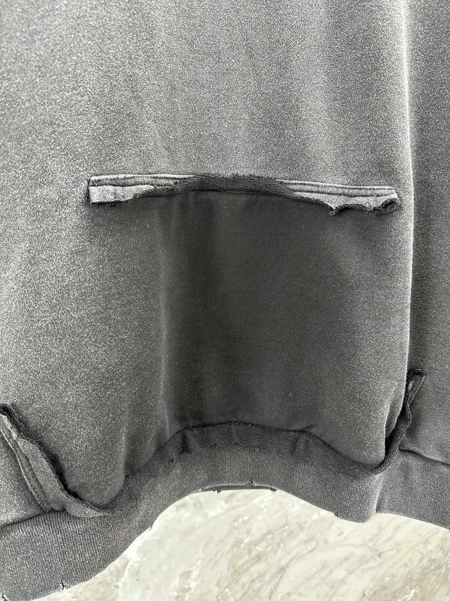 🅿️420 BALENCI*GA 24ss Paris hot-selling tape hooded sweatshirt. The front and back panels are printed with tape direct printing. Many hand-made grinding. The ready-made garments are washed and worn. The cloth surface is clean. The cloth pattern is clear, super heavy work. Soft and comfortable. Exclusively pattern-woven and dyed 450g fabric. The threads are dyed in the same cylinder with zero color difference. Different from the market currency. The version adopts os loose shoulder version. Welcome to compare, same style for men and women. -Color: iron gray blue, Paris blue, washed black, burgundy -SIZE: XS S M L style number 8912#