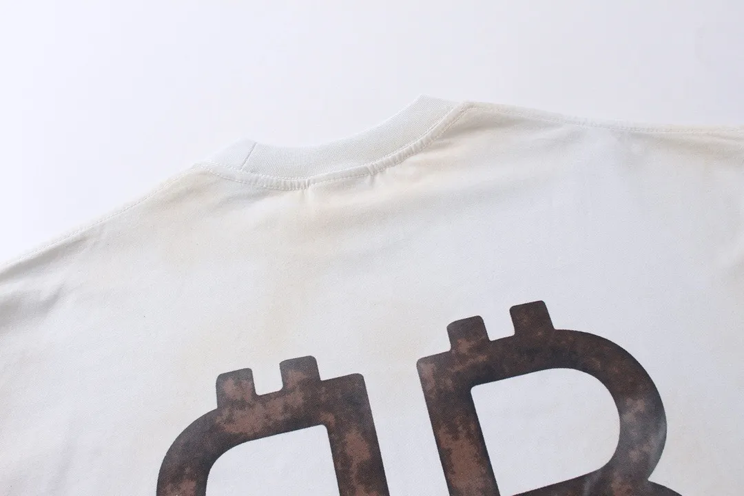 🅿️220 detailed pictures [Top version. Official website quality] BALENCI*GA/Paris. 2023 latest mud hand-painted worn distressed long-sleeved T-shirt. Brick cabinet synchronization. ⚠️Difference between market currency, genuine development, worn. Hand-painted consistent with ZP,‼ ️The fabric is made of Paris ZP custom-woven and dyed 100% double yarn compact cotton. The weight is 260 grams. The cloth surface is clean. The cloth pattern is clear, soft and comfortable. The threads are dyed with no color difference. Ready-made garments are hand-painted, worn, and distressed, with heavy craftsmanship. Comparisons welcome. The version adopts OS loose shoulder design. Same style for men and women. Code: BL225006 Color: black blue, off-white Size: XS S M L