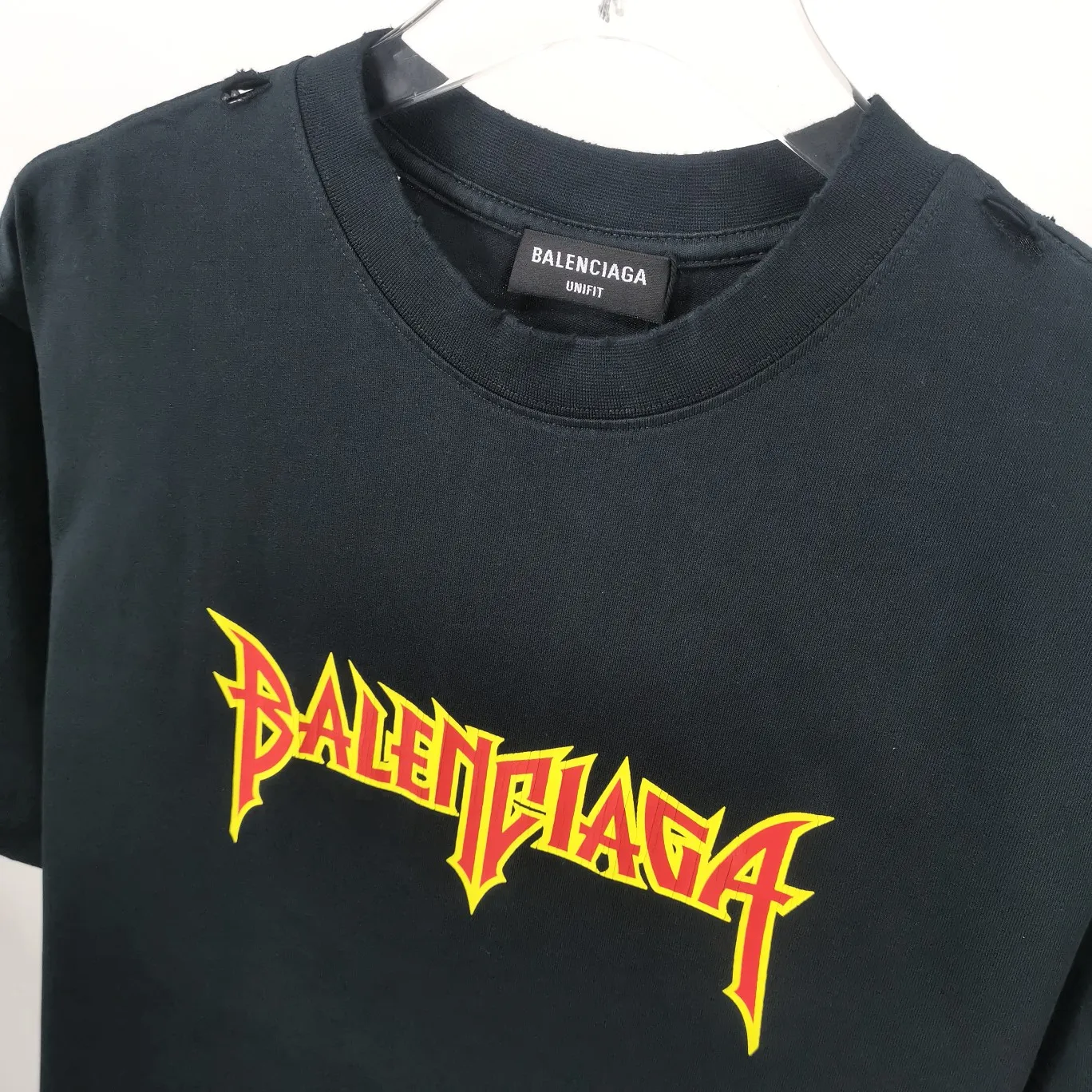 [New] The top tested version of BALENCIAGA Balenciaga's lightning flame burst pattern graffiti Xiao Yang's same model for male and female couple stars and the same style pure cotton short-sleeved T-shirt. The front panel is printed with glue bursting effect. It uses imported transparent slurry to scrape the bottom to make the printed cracks feel even. You don’t have to worry about it falling off, as long as it’s not violently machine washed (it’s no problem at all to wash and dry it). The hem is artificially embellished with hand-painted prints, creating a French messy graffiti style! All holes on the body are manually worn and positioned. The holes are even and won't affect the overall structure of the clothes, and they won't get bigger with washing! The fabric is made of 260g Odel pure cotton, brand new, washed, and labeled. zp consistent synchronization. Size: XS-L Color: Silver White Blue Black P: 280