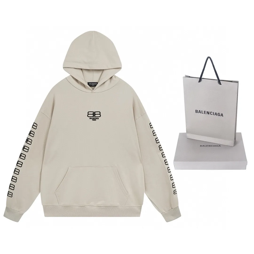 🅿️320 real photos [Top version. Official website quality] BALENCI*GA/Paris.BB embroidered hooded sweatshirt. Brick cabinet synchronization. The fabric is made of Paris ZP custom-woven and dyed 100% cotton double yarn compact cotton. The weight is 450 grams, the cloth surface is clean. The cloth pattern is clear, soft and comfortable, and the threads are dyed with no color difference. The classic patterns are embroidered using imported embroidery machines. The effect is three-dimensional. Restore the brick cabinet. Different market currencies. Welcome to compare. The version adopts the OS loose shoulder version. The same style for men and women. Code: BL238019 Color: washed black, beige size: XS S M L