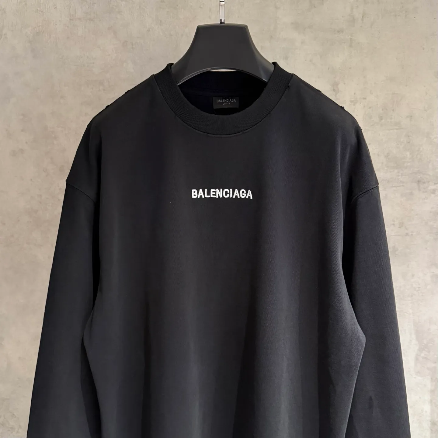 🅿️320 [Strict quality control] Balenciaga 25ss logo embroidered long-sleeved T-shirt. The fabric is made of custom-dyed 100% pure cotton double-ply fabric. 420g garment wash. Front and rear panel embroidery. Front panel post-garment washing process. Custom hardware. Thread. Accessories. Matching. Same style for men and women. Color: black/off-white/white. Size: M-2xl
