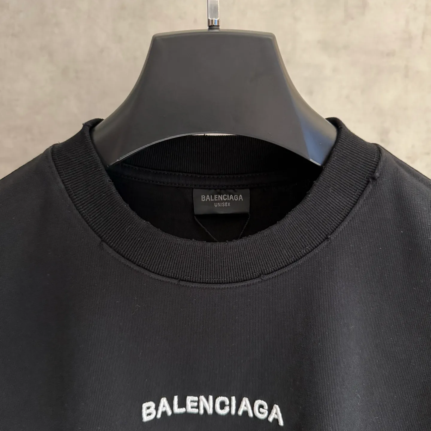 🅿️320 [Strict quality control] Balenciaga 25ss logo embroidered long-sleeved T-shirt. The fabric is made of custom-dyed 100% pure cotton double-ply fabric. 420g garment wash. Front and rear panel embroidery. Front panel post-garment washing process. Custom hardware. Thread. Accessories. Matching. Same style for men and women. Color: black/off-white/white. Size: M-2xl