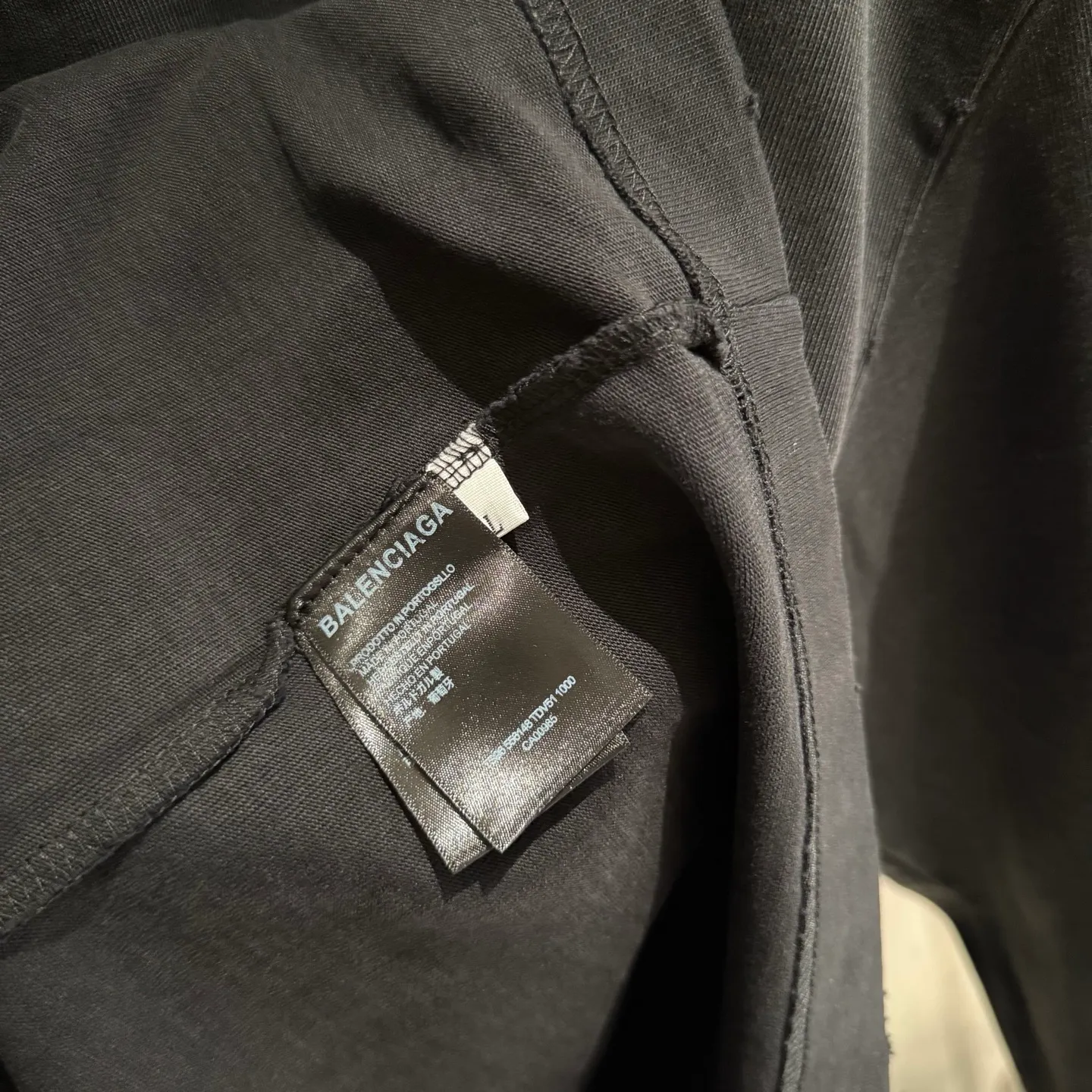 🅿️320 [Strict quality control] Balenciaga 25ss logo embroidered long-sleeved T-shirt. The fabric is made of custom-dyed 100% pure cotton double-ply fabric. 420g garment wash. Front and rear panel embroidery. Front panel post-garment washing process. Custom hardware. Thread. Accessories. Matching. Same style for men and women. Color: black/off-white/white. Size: M-2xl