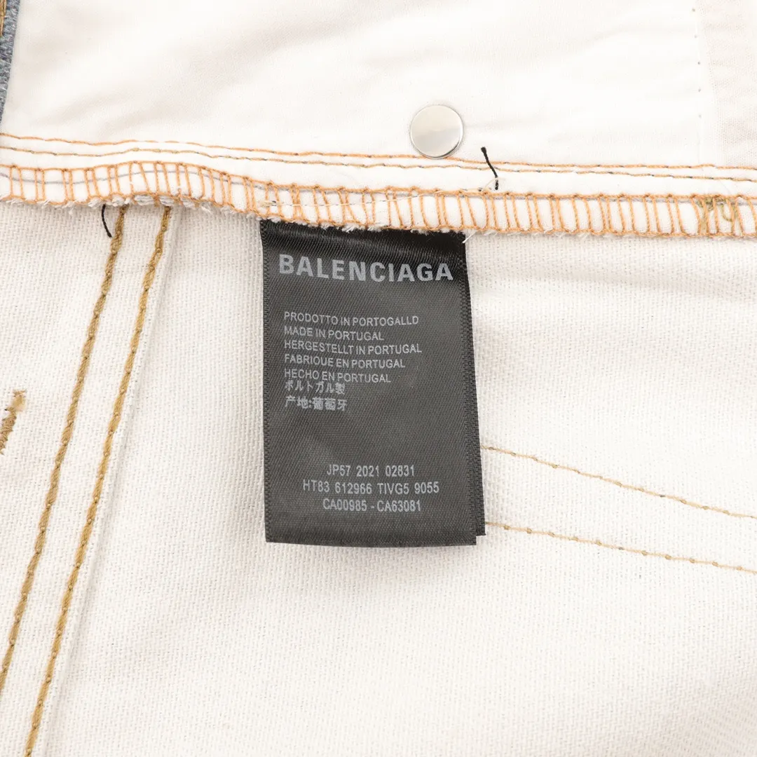 🅿️540 balenciaga/Balenciaga washed loose wide-leg jeans, heavy craftsmanship washed personalized series blue indigo, this color is simply a tailor-made style, full of autumn and winter feel. The design is simple and at the same time very personal. The genuine leather brand on the back waist has a retro atmosphere. Especially the rolled edge design is a second difference from ordinary jeans! If you look closely, you can see that every process and the texture are very fine and perfect. The overall texture of the upper body is very soft and skin-friendly but does not feel squishy. The good denim fabric is really stiff, making the jeans slim fit but not too close-fitting when worn, so that some imperfections in the figure will not be highlighted ~ size: 28-34