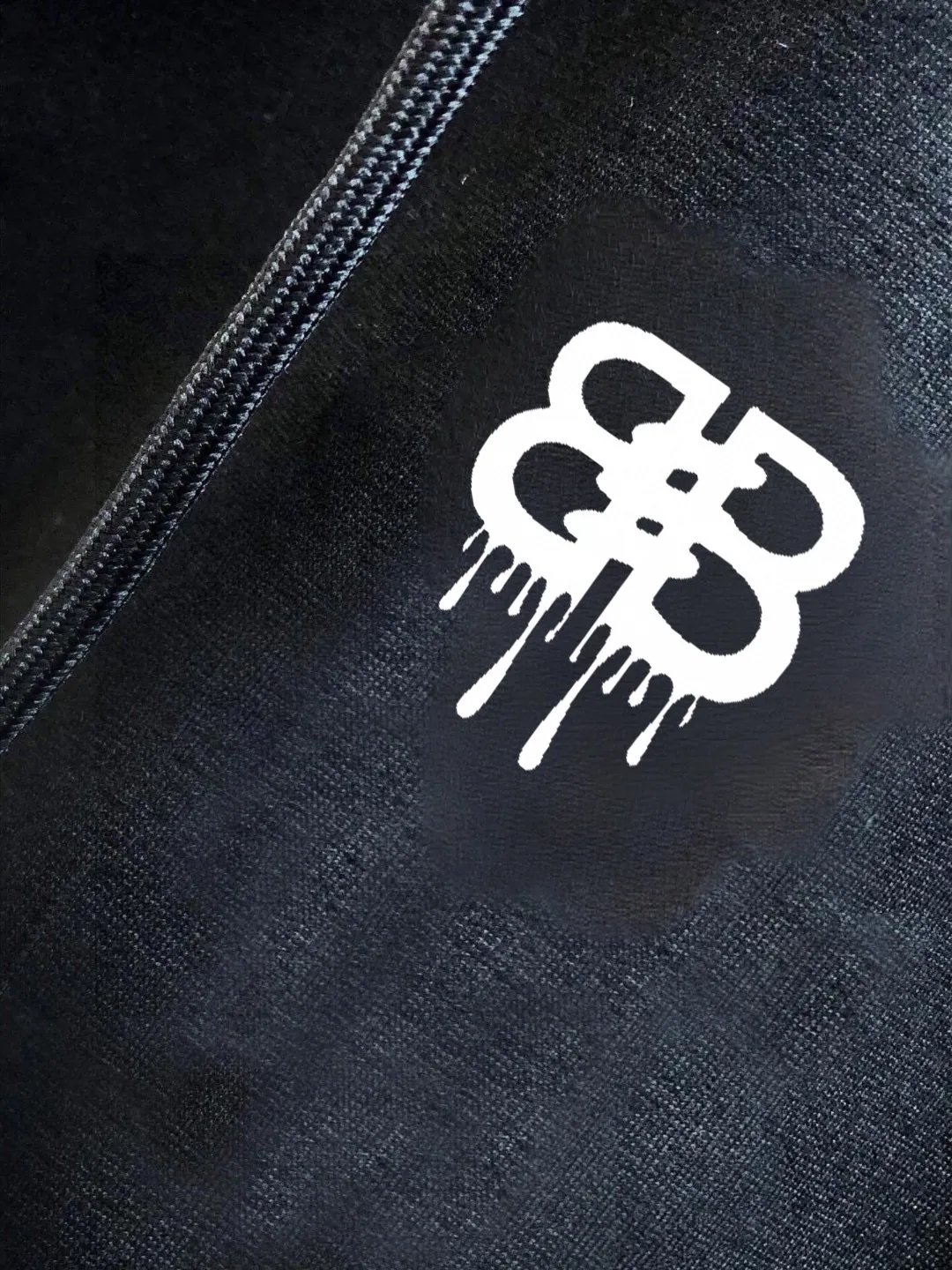 🅿️420 [BALENCIAGA] (Gospel for Fatty) hot-selling suit is coming. Focus on the original version of the official website. 2025 new hot-selling cardigan and sweatshirt suit. The original order is hard to buy🇭🇰. It is the meticulous work of top designers. It has a fitting and perfect upper body effect. All-natural high-quality Roman cotton 100%, close-fitting comfort, noble and elegant! Original hardware embodies elegance and nobility! Counter size: M-5XL (maximum wear up to 220 pounds)