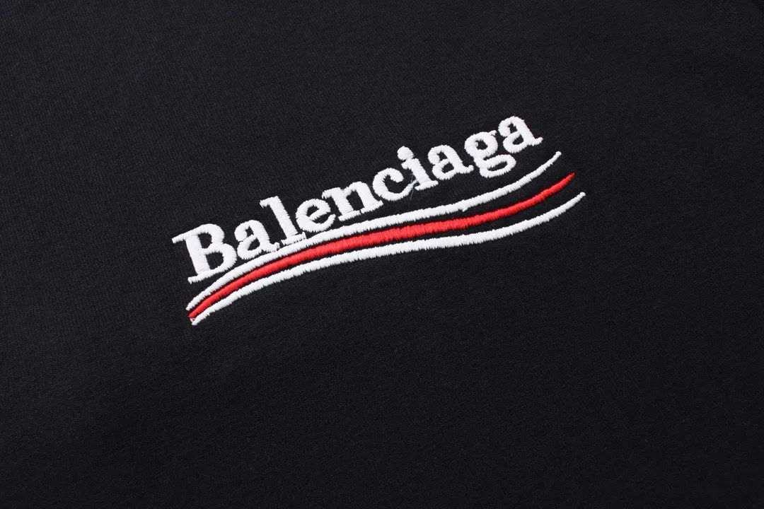 🅿️240 BALENCI*GA Paris classic cola style long sleeves. The fabric is made of Paris custom-woven and dyed double yarn pure cotton fabric. The weight is 280g. The thread is custom-woven and dyed without color difference. The front and back panels are embroidered with imported Tajima machines. Two high-temperature setting washes. os dropped shoulders and loose version. Same style for men and women -Color: black ivory -SIZE: XS S M L Style No. 8613#