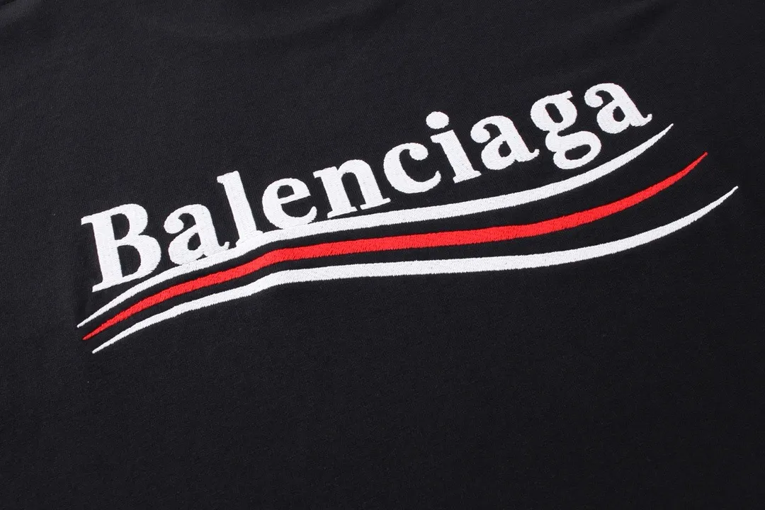 🅿️240 BALENCI*GA Paris classic cola style long sleeves. The fabric is made of Paris custom-woven and dyed double yarn pure cotton fabric. The weight is 280g. The thread is custom-woven and dyed without color difference. The front and back panels are embroidered with imported Tajima machines. Two high-temperature setting washes. os dropped shoulders and loose version. Same style for men and women -Color: black ivory -SIZE: XS S M L Style No. 8613#