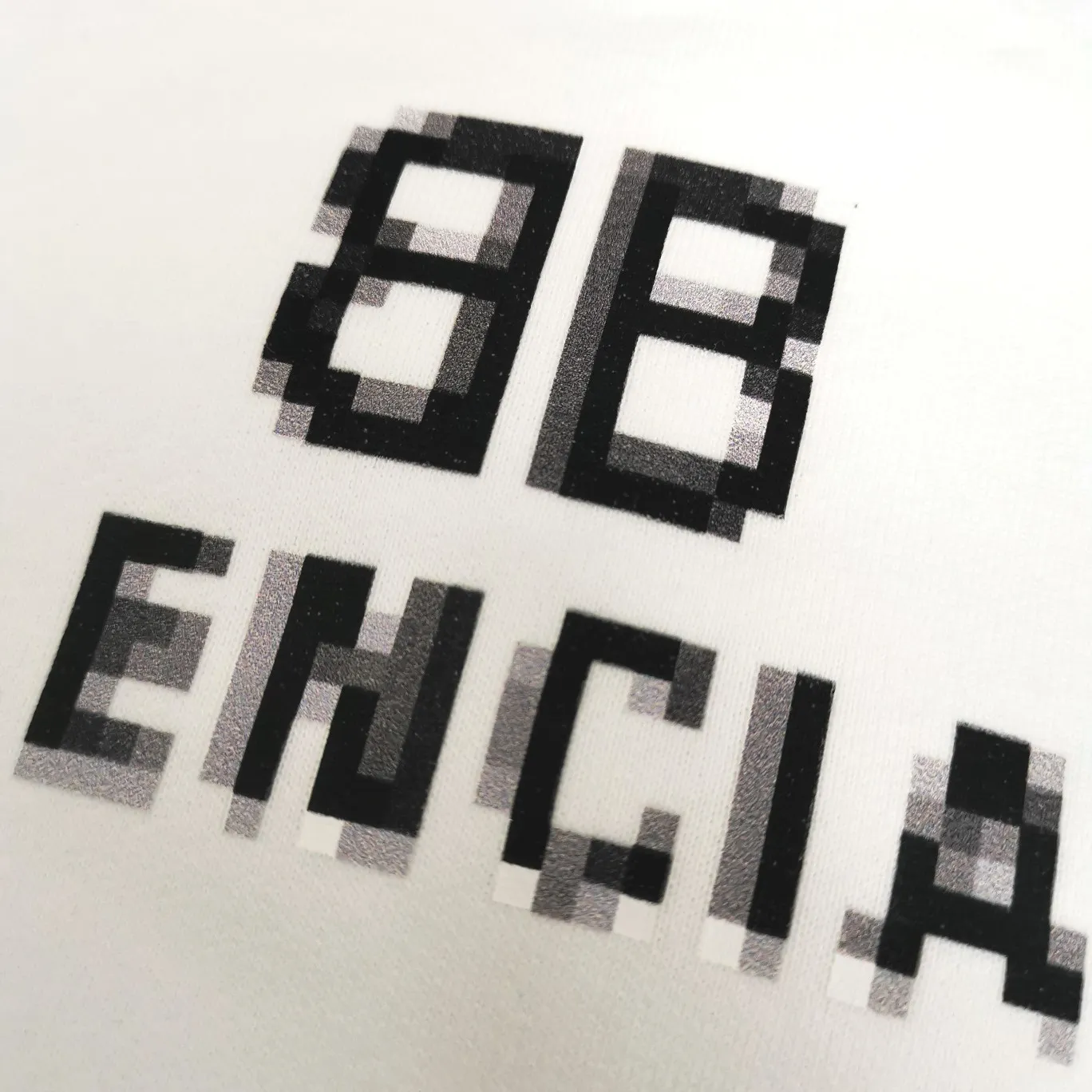 Spring and Autumn top proven version Balenciaga 22S early spring new fashion hole phantom mosaic blurred letters loose pure cotton hoodie sweatshirt. The fabric is made of 520g composite crystal velvet, the fabric density is extremely high, the chest is printed with digital direct injection, the fuzzy mathematical pattern is dizzy effect, and the hazy gradient phantom printing of the English "Balenciaga" on the chest is restored without any difference. The intercalated gray is a yarn-dyed fabric, and the yarn is dyed first and then woven. Feel free to compare.  Color: Black White Size: XS-L P: 460