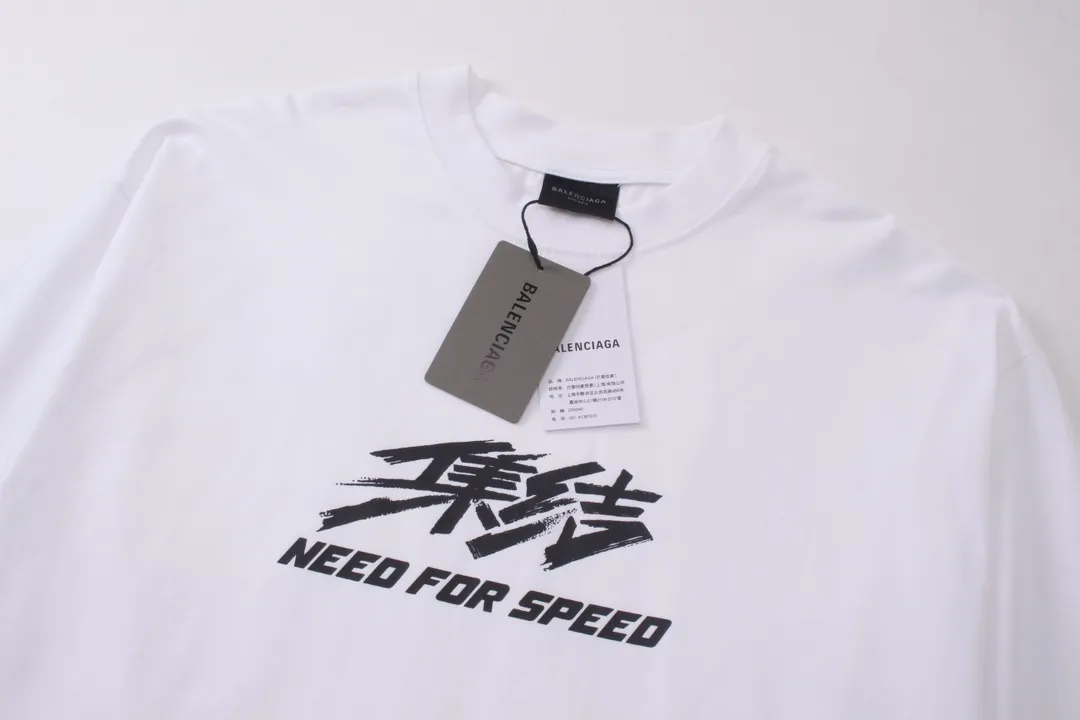 🅿️250 BALENCI*GA Paris ⅹ "Need for Speed: Assemblage" co-branded direct-injection printed long-sleeved fabric uses 280g Paris-specific double yarns with a high weight of 1:1 double yarn rib. The front and rear panels use imported Kornit machine direct-injection printing technology. Two high-temperature setting washes. os dropped shoulders, loose version, same style for men and women -Color: ivory white black -SIZE: XS S M L Style No. 8601#