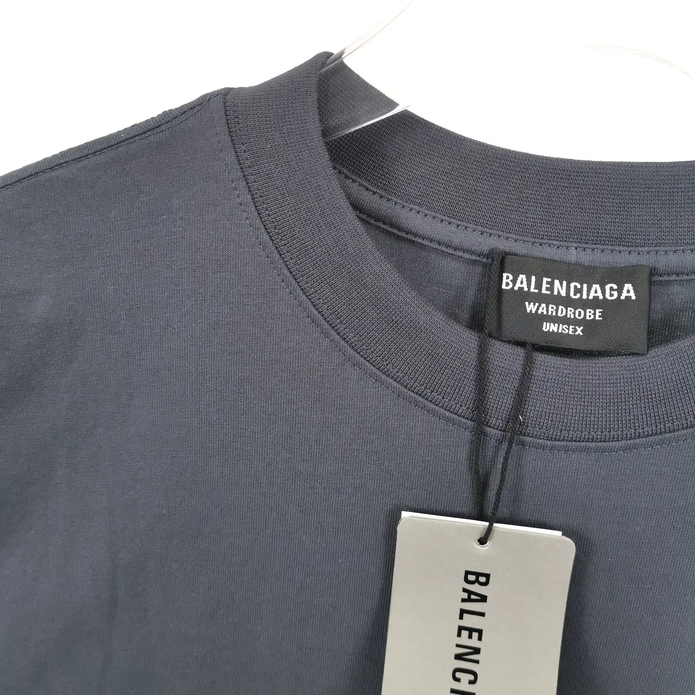 [New arrival] The top tested version of Balenciaga BALENCIAGA Cola Malone embroidery printed male and female couple star same style short-sleeved T-shirt in three colors, guaranteed to be the same as the original fabric, no color difference! Customized dyeing in a package! INS, Xiaohongshu’s popular style, classics that never fade away! The king of orders in Spain, the fried chicken is highly recommended! 32S 280g pure cotton double yarn fabric, comfortable and wide! Full of drape! The printing uses Tajima embroidery machine imported from Japan, which is known as the fighter among embroidery machines. The embroidery is meticulous, with no threads or skipped threads, the printing and embroidery are full and fine, and the letter spacing is consistent with ZP! Wearing it gives you full confidence and peace of mind! The labels and washes are all correct! On behalf of G at the same level! Consistent packaging at the counter!  Size: XS-L Color: Beige, taro purple, active gray, light hemp gray P:260