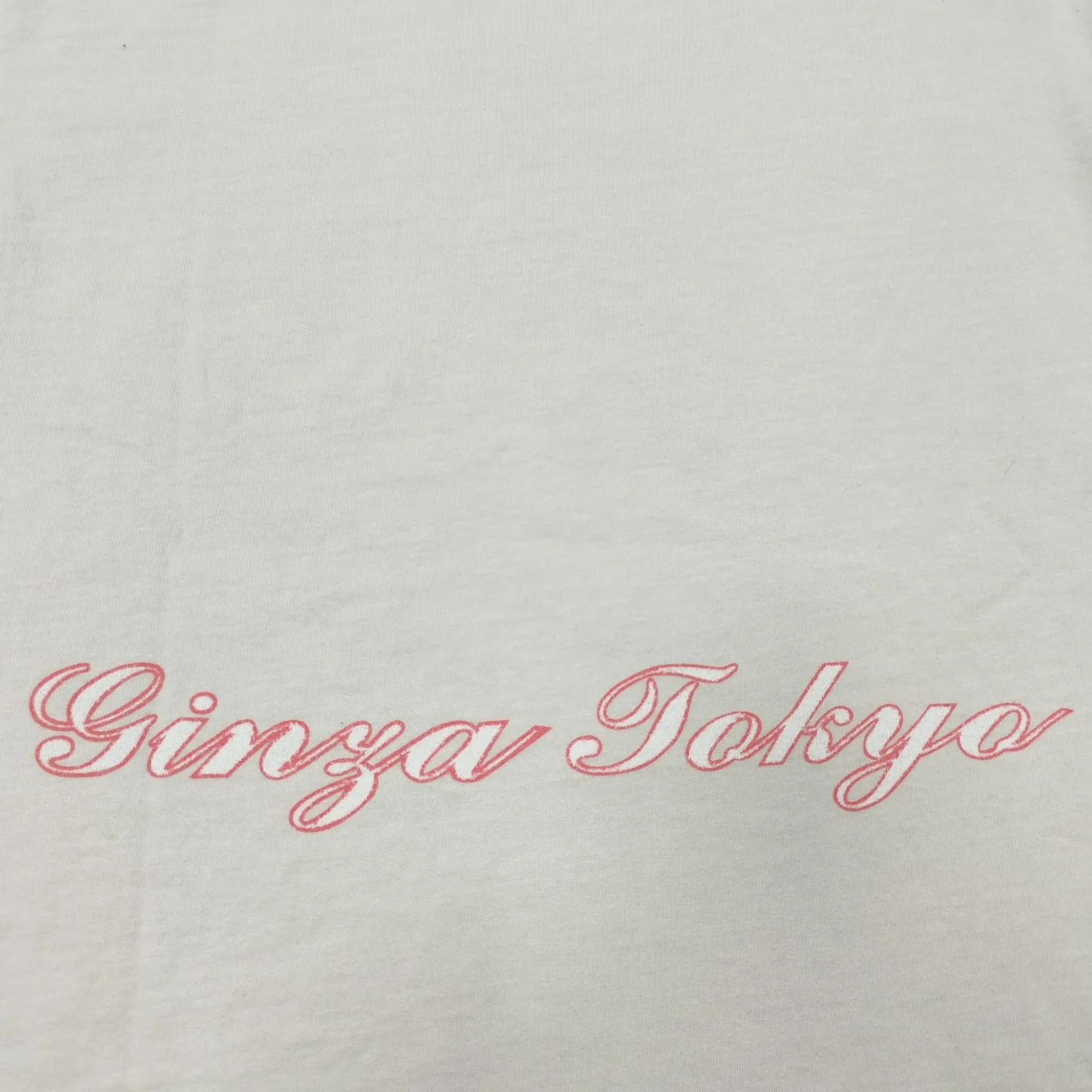 Top version - BALENCIAGA - Tokyo Ginza limited edition short-sleeved T-shirt. The original developed custom-woven fabric process is washed and processed. The fabric with a high weight of 280 grams is full of texture. The cloth is clean, soft and comfortable. Solona thread dyeing has no color difference. Kornit direct-injection front is decorated with ginzatokyo art prints. The printed pattern is presented with cracks and fading effects, and washed to make old holes. The crackle Kangli printing process is a unique printing technology. Through the steps of design pattern, fabric selection, printing equipment, printing process, drying and shaping, quality inspection and packaging and storage, digital printing with crackle effect is produced. os dropped shoulder loose version. Same style for men and women. Color: active white black. Size: XS-L P:280