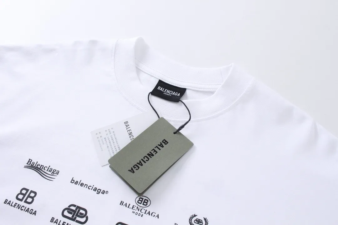 🅿️240 BALENCI*GA Paris full-print LOGO letter style long sleeves. The fabric is made of Paris custom-woven and dyed double yarn pure cotton fabric. The weight is 280g. The thread is custom-woven and dyed without color difference. The front and back panels are made of environmentally friendly dot offset printing. Two high-temperature setting washes. os dropped shoulders and loose version. Same style for men and women -Color: black ivory -SIZE: XS S M L Style No. 8612#