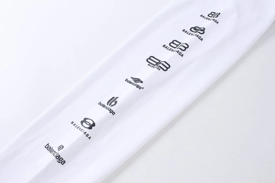 🅿️240 BALENCI*GA Paris full-print LOGO letter style long sleeves. The fabric is made of Paris custom-woven and dyed double yarn pure cotton fabric. The weight is 280g. The thread is custom-woven and dyed without color difference. The front and back panels are made of environmentally friendly dot offset printing. Two high-temperature setting washes. os dropped shoulders and loose version. Same style for men and women -Color: black ivory -SIZE: XS S M L Style No. 8612#