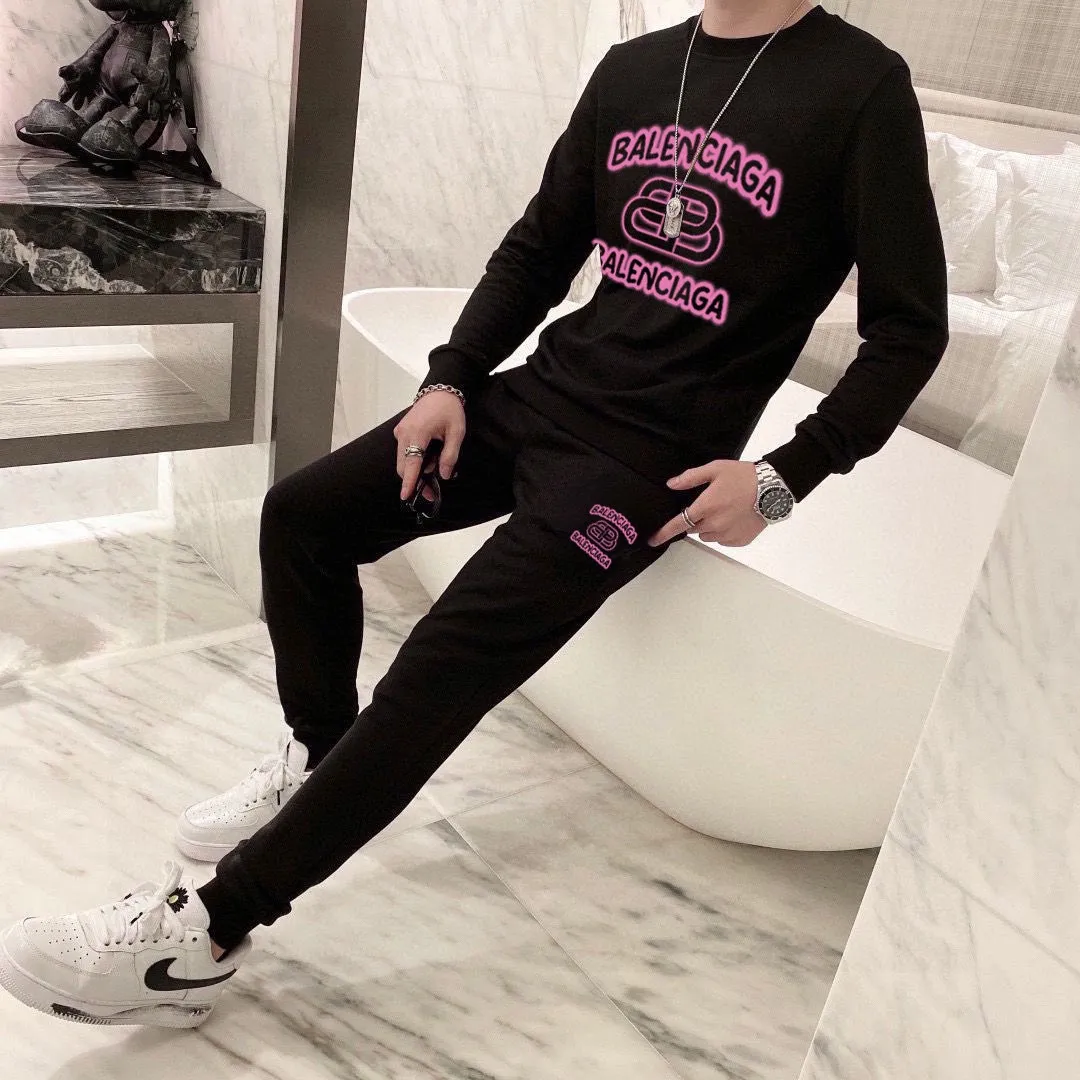 🅿️380 [BALENCIAGA] (Gospel for Fatty) hot-selling suit is coming. Focus on the original version of the official website. 2025 new hot-selling sweatshirt suit. The original order is the best. 🇭🇰The meticulous work of top designers. It has a fitting and perfect upper body effect. 100% natural high-quality Roman cotton, close-fitting comfort, noble and elegant! Original hardware embodies elegance and nobility! Counter size: M-5XL (maximum wear up to 220 pounds)