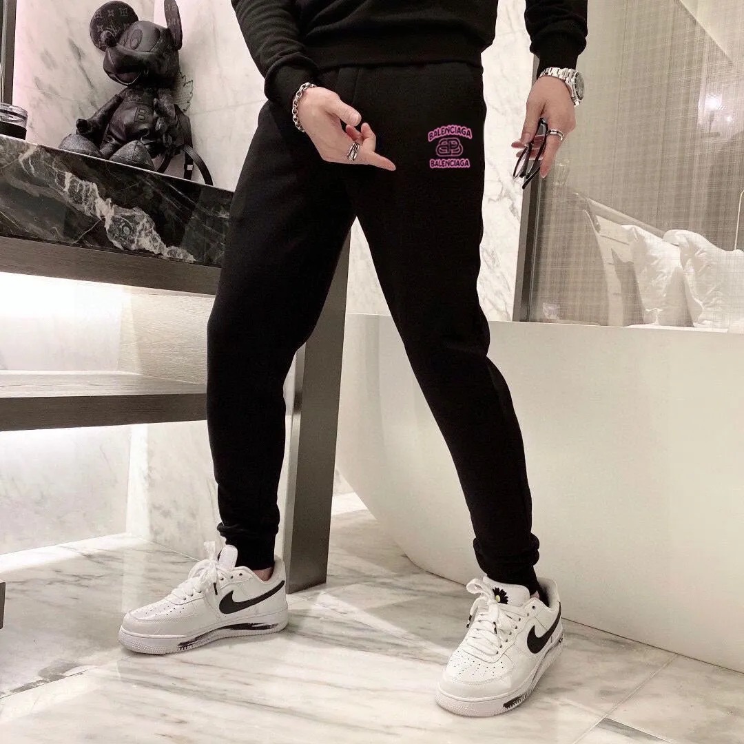 🅿️380 [BALENCIAGA] (Gospel for Fatty) hot-selling suit is coming. Focus on the original version of the official website. 2025 new hot-selling sweatshirt suit. The original order is the best. 🇭🇰The meticulous work of top designers. It has a fitting and perfect upper body effect. 100% natural high-quality Roman cotton, close-fitting comfort, noble and elegant! Original hardware embodies elegance and nobility! Counter size: M-5XL (maximum wear up to 220 pounds)