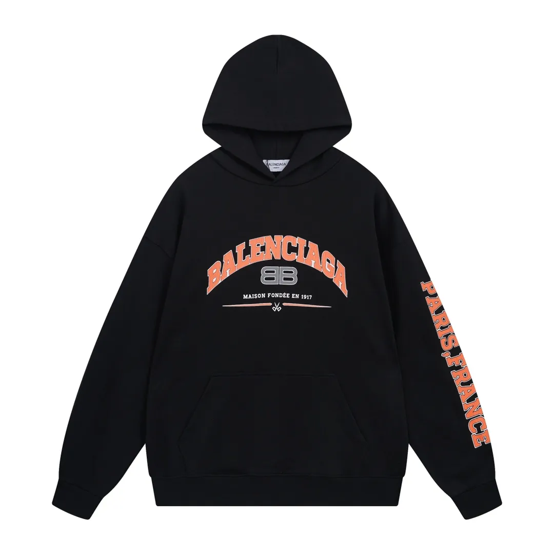 🅿️296 Detailed picture [Top version. Official website quality] BALENCI*GA/Paris. BB scissor LOGO printed split long-sleeved hooded sweatshirt ready-made. Brick cabinet synchronization. The fabric is made of Paris ZP custom-woven and dyed cotton sweatshirt. The weight is 450 grams, the cloth surface is clean. The cloth pattern is clear, soft and comfortable, and the thread is dyed with no color difference. The classic pattern is printed with environmentally friendly imported materials, straight cracks and cracked glue. Precision printing screen, the letters are clear and the effect is three-dimensional. Restore the brick cabinet. Different market currencies. Welcome to compare. The version adopts the OS loose shoulder version. The same style for men and women. Coding: BL238059 Color: Black Size: XS S M L