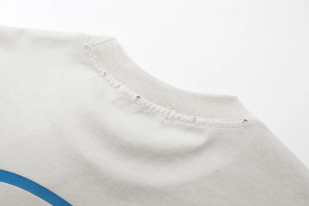 🅿️180 detailed pictures [Top version. Official website quality] BALENCI*GA/Paris. 2024 new style. New LOGO straight crack printed ready-to-wear frayed distressed short-sleeved T-shirt, brick cabinet synchronization. Genuine product developed at the first time, happy to print and compare! The fabric is made of Paris ZP custom-woven and dyed cotton double yarn. Weighing 260 grams, the cloth surface is clean. The cloth pattern is clear, soft and comfortable. The threads are dyed with no color difference. The classic LOGO is printed using environmentally friendly imported materials, with clear straight-crack pattern letters and a three-dimensional effect. Restored brick cabinet. Ready-made garments are washed, worn and worn. Different market currency. Welcome to compare. The version adopts OS loose shoulder style. Same style for men and women. Code: BL233305 Color: gray blue, apricot, yellow Size: XS to L