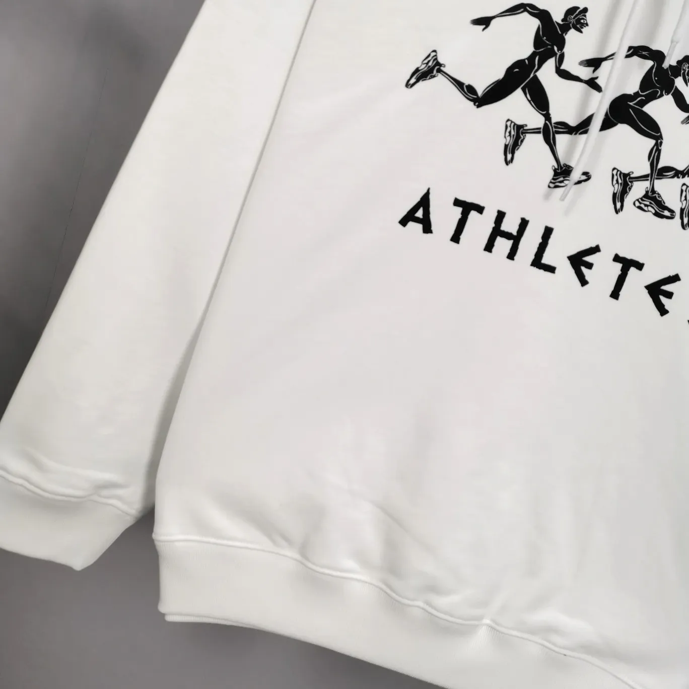 The top tested version of Balenciaga BALENCIAGA running men's running marathon pure cotton loose loose men's and women's couple's same style autumn and winter hoodie hooded sweatshirt. The printing uses imported glue, high covering screen technology, high printing accuracy and no tooth edges. Neat, refreshing, and clear texture. The fabric is made of 480g combed cotton fabric, which is full of drape! Color: Black White Dark Blue Size: XS-L P:450