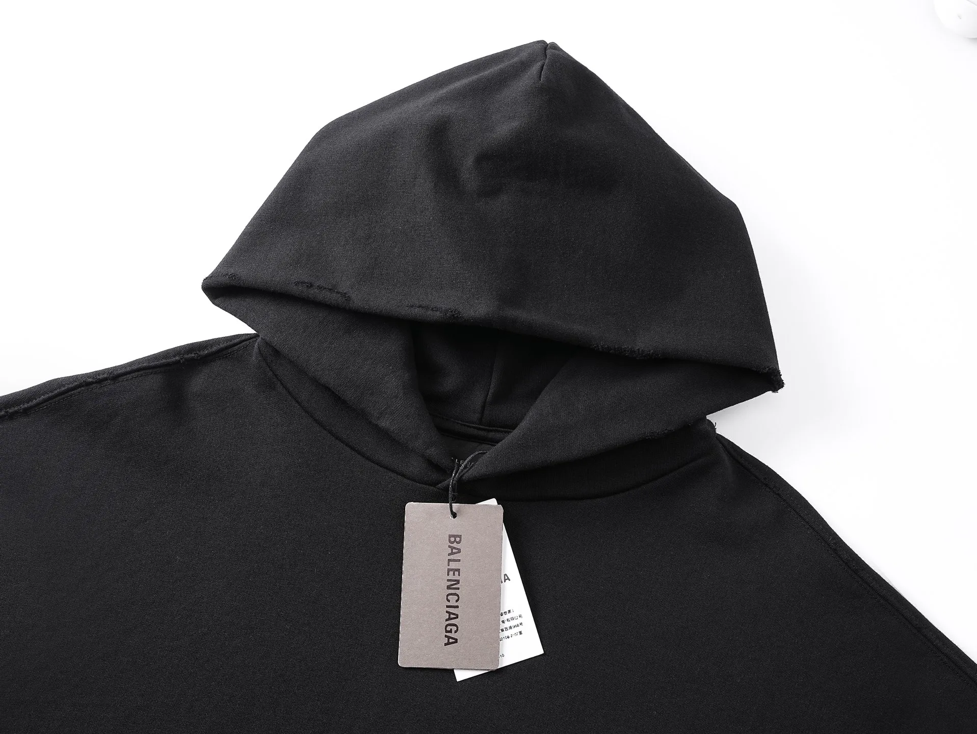 🅿️400 BALENCI*GA Paris embroidered wheat ear classic pattern hooded sweatshirt. The front embroidery uses an imported Tajima embroidery machine. The back letters are hand-painted graffiti color collision technology. The hand-made master positions and grinds at fixed points. Customized matching hardware. The letters are clear. The effect is three-dimensional. Exclusively pattern-woven and dyed 460g fabric. Threads are dyed in the same vat with zero color difference. Brick cabinet synchronization. Welcome to compare. Same style for men and women -Color: black -SIZE: Xs S M L style number 8989#