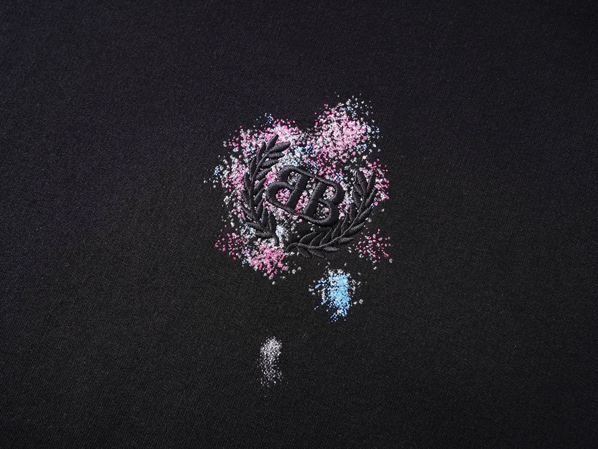 🅿️400 BALENCI*GA Paris embroidered wheat ear classic pattern hooded sweatshirt. The front embroidery uses an imported Tajima embroidery machine. The back letters are hand-painted graffiti color collision technology. The hand-made master positions and grinds at fixed points. Customized matching hardware. The letters are clear. The effect is three-dimensional. Exclusively pattern-woven and dyed 460g fabric. Threads are dyed in the same vat with zero color difference. Brick cabinet synchronization. Welcome to compare. Same style for men and women -Color: black -SIZE: Xs S M L style number 8989#