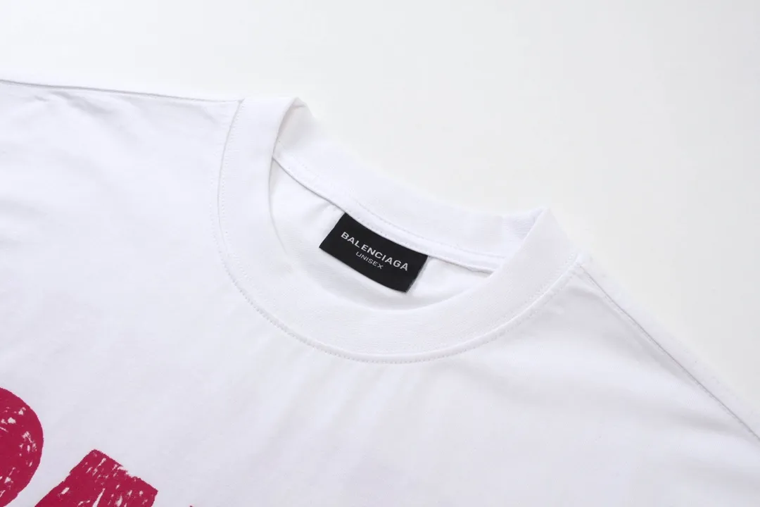 🅿️180 Detail Picture [Top version. Official website quality] BALENCI*GA/Paris. Hawaiian sunset coconut palm tower LOGO pattern short-sleeved T-shirt, brick cabinet synchronization. The fabric is made of Paris ZP custom-woven and dyed cotton sweatshirt. The weight is 260 grams, the cloth surface is clean. The cloth pattern is clear, soft and comfortable. The threads are dyed with no color difference. The classic pattern printing uses imported machine direct printing. The effect is three-dimensional and restores the brick cabinet. Different market currencies, welcome to compare. The version adopts OS loose shoulder design. Same style for men and women. Code: BL223218 Color: black. White. Size: XS to L